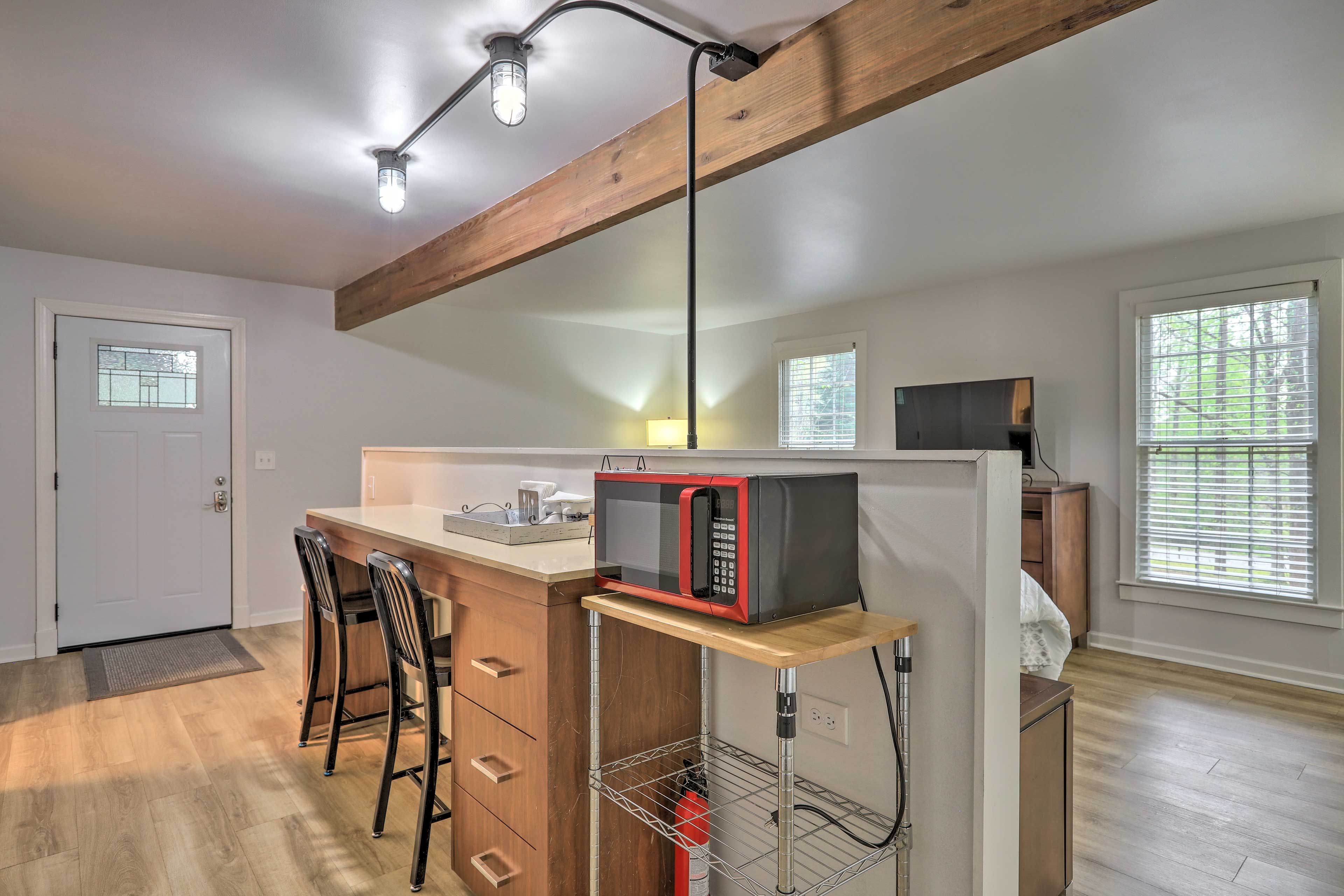 Kitchenette | Microwave | Coffee Maker