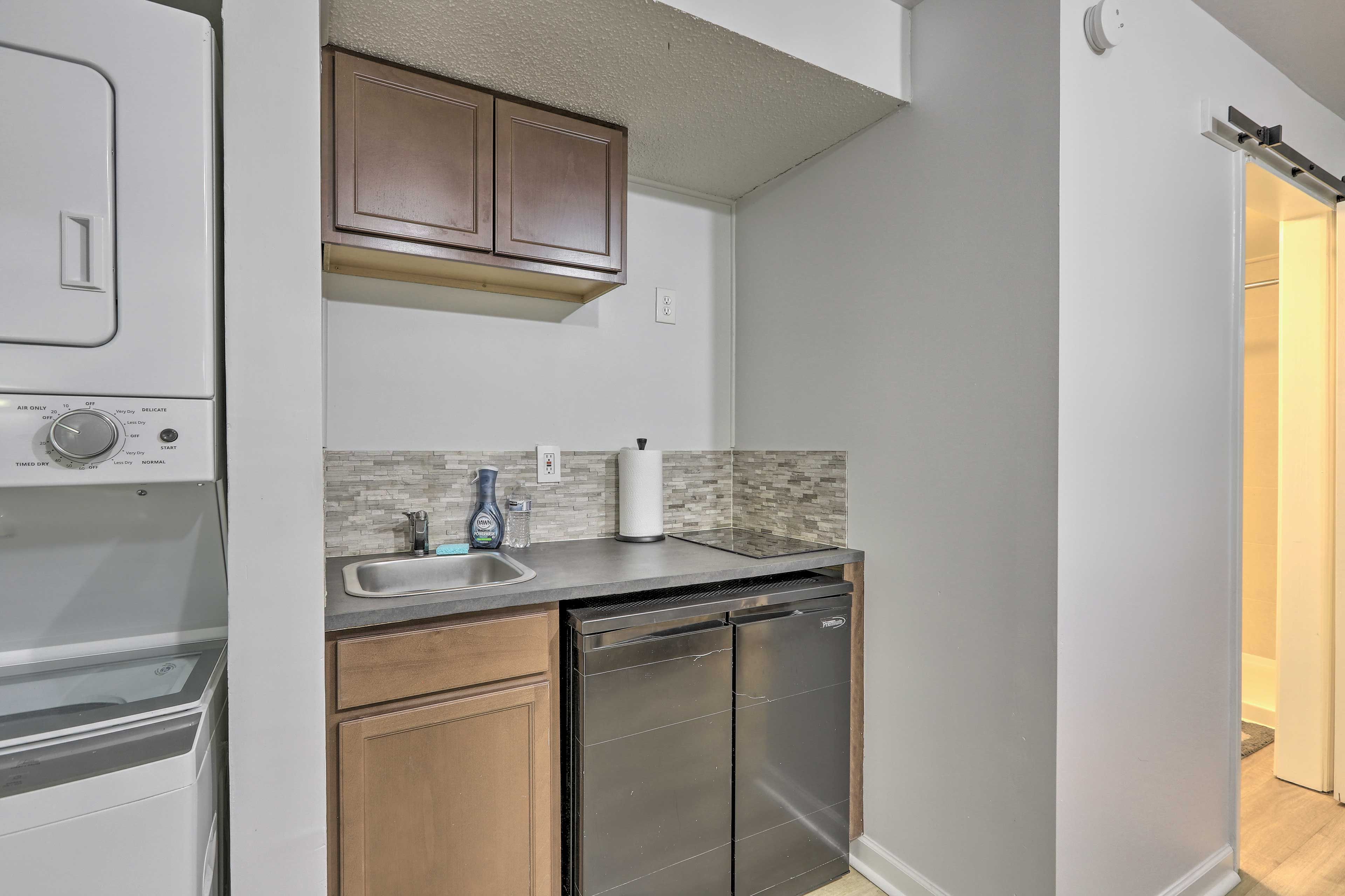 Kitchenette | Dishware/Flatware | Cooktop