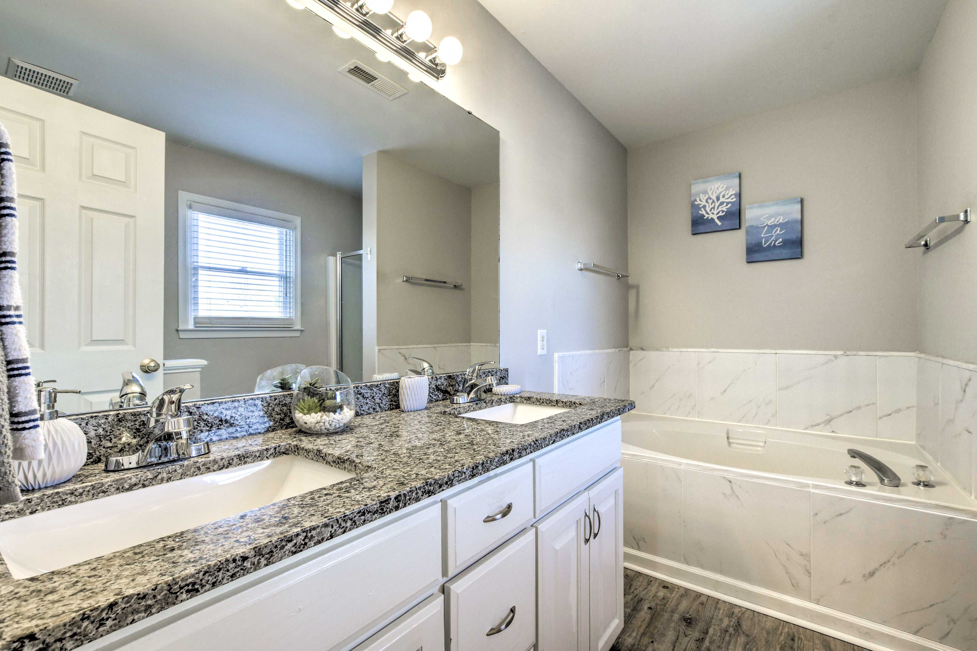 En-Suite Bathroom | Complimentary Toiletries