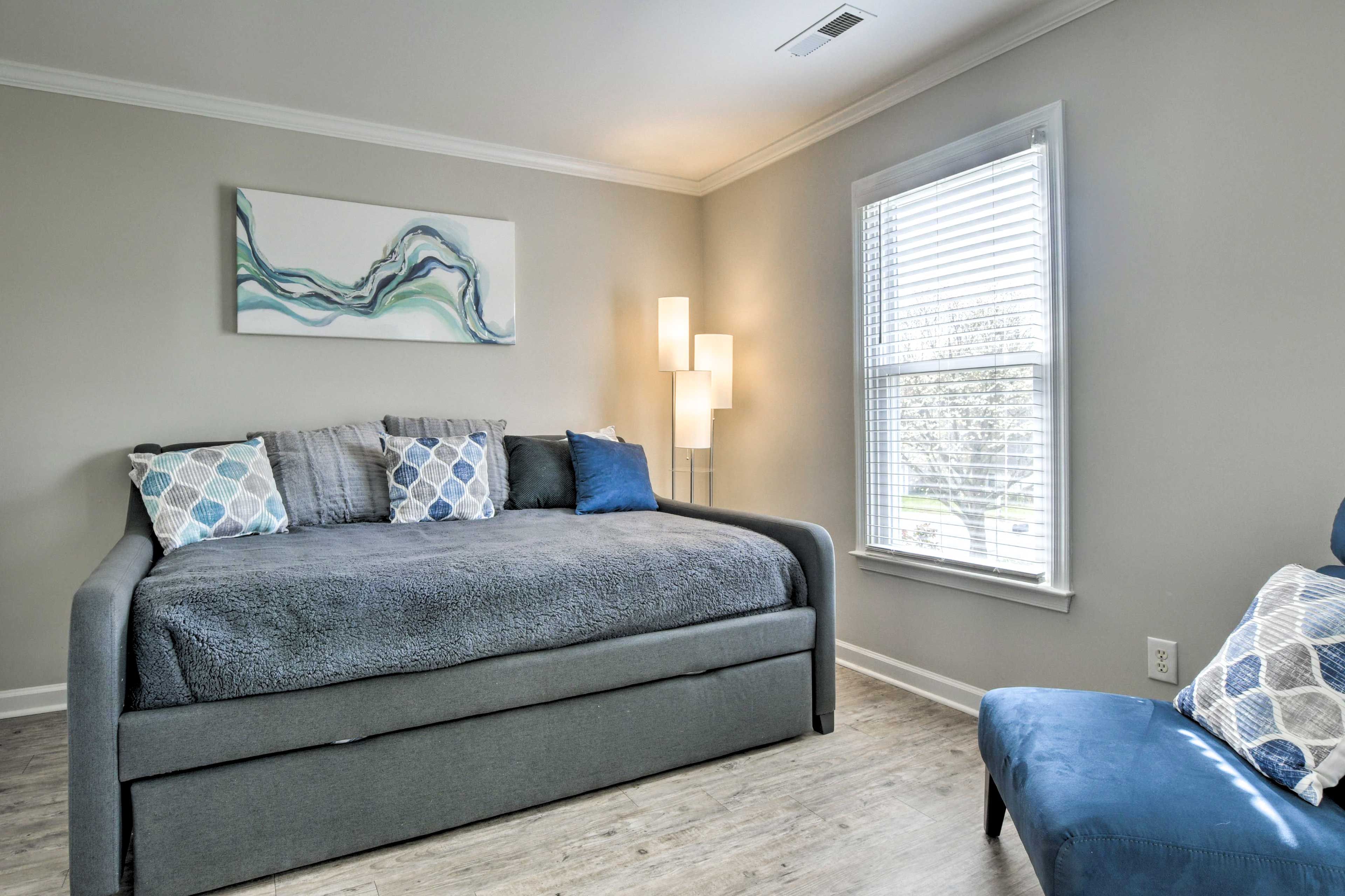 Bedroom 5 | Queen Daybed w/ Queen Trundle