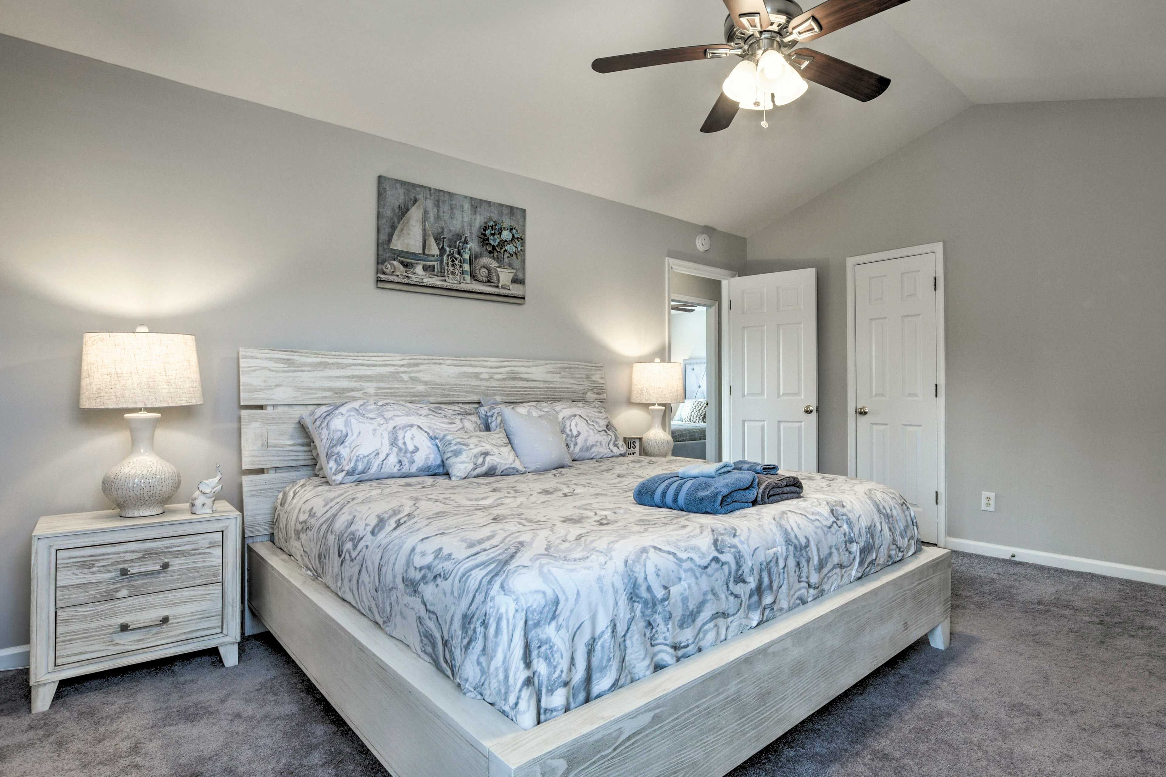 Bedroom 1 | King Bed