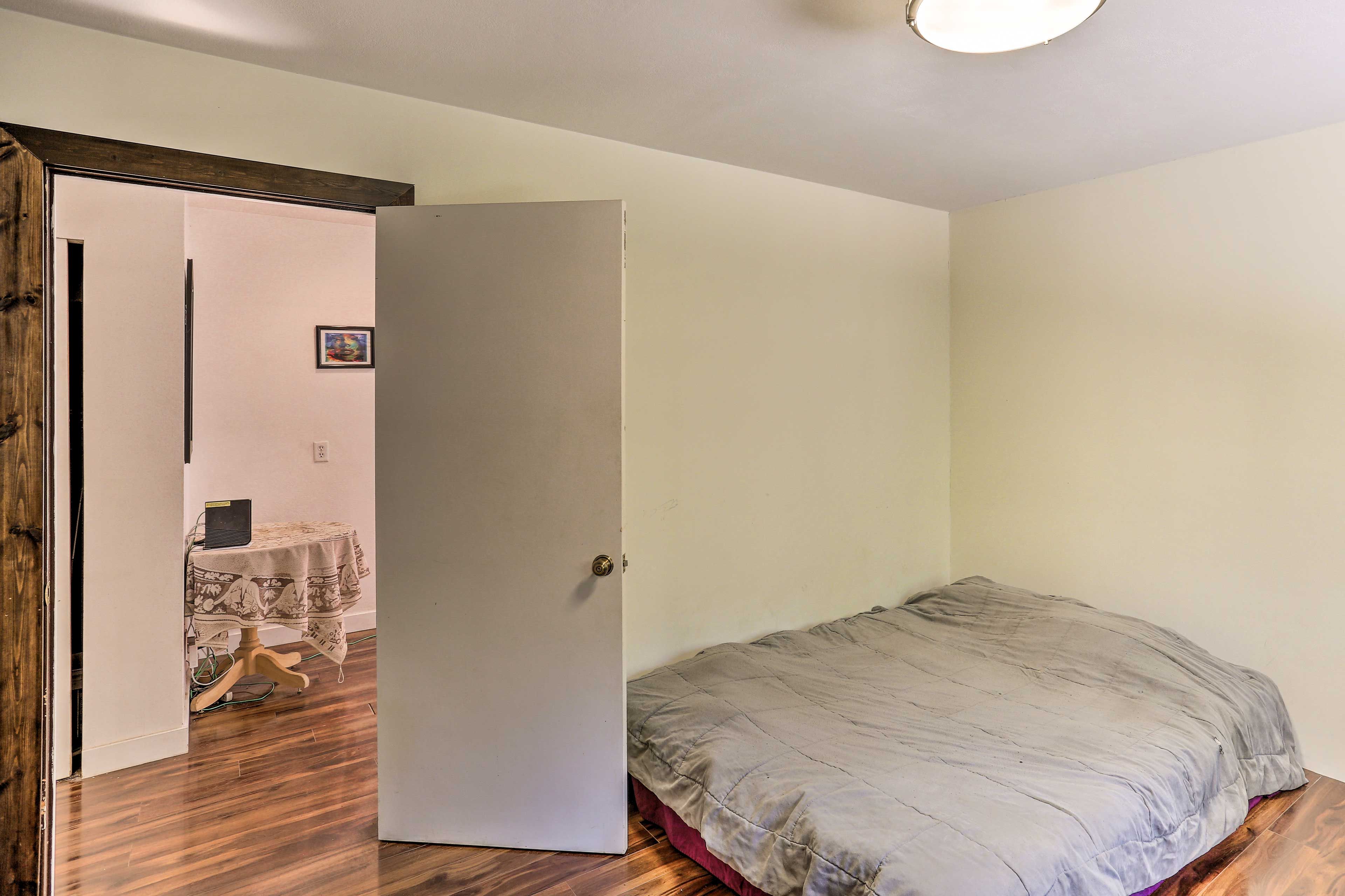 Bedroom 2 | Queen Bed