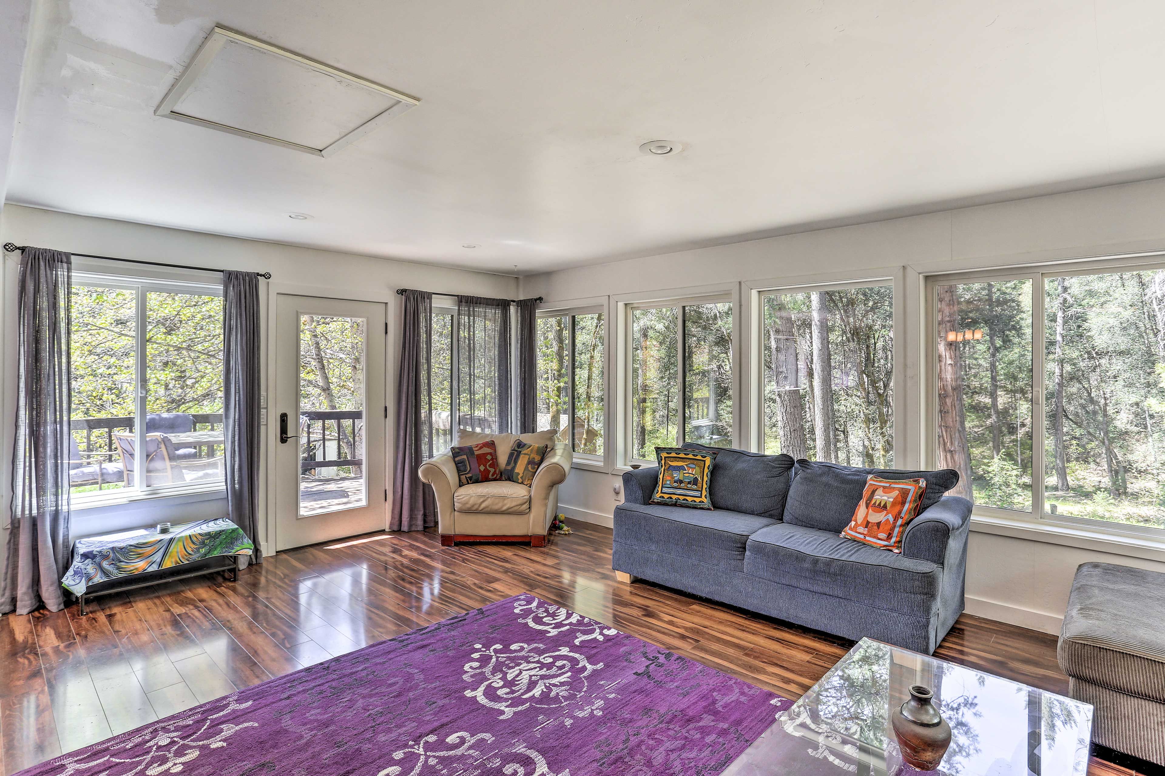 Living Room | Deck Access