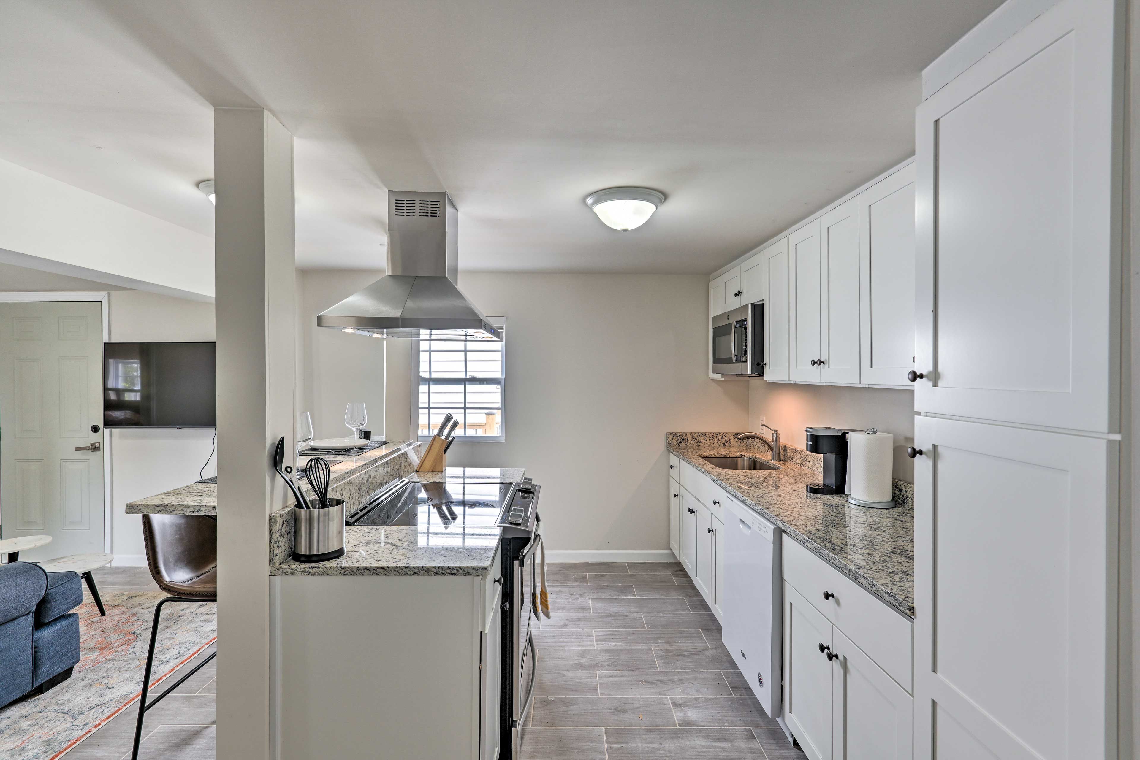 Kitchen | Fully Equipped w/ Cooking Basics