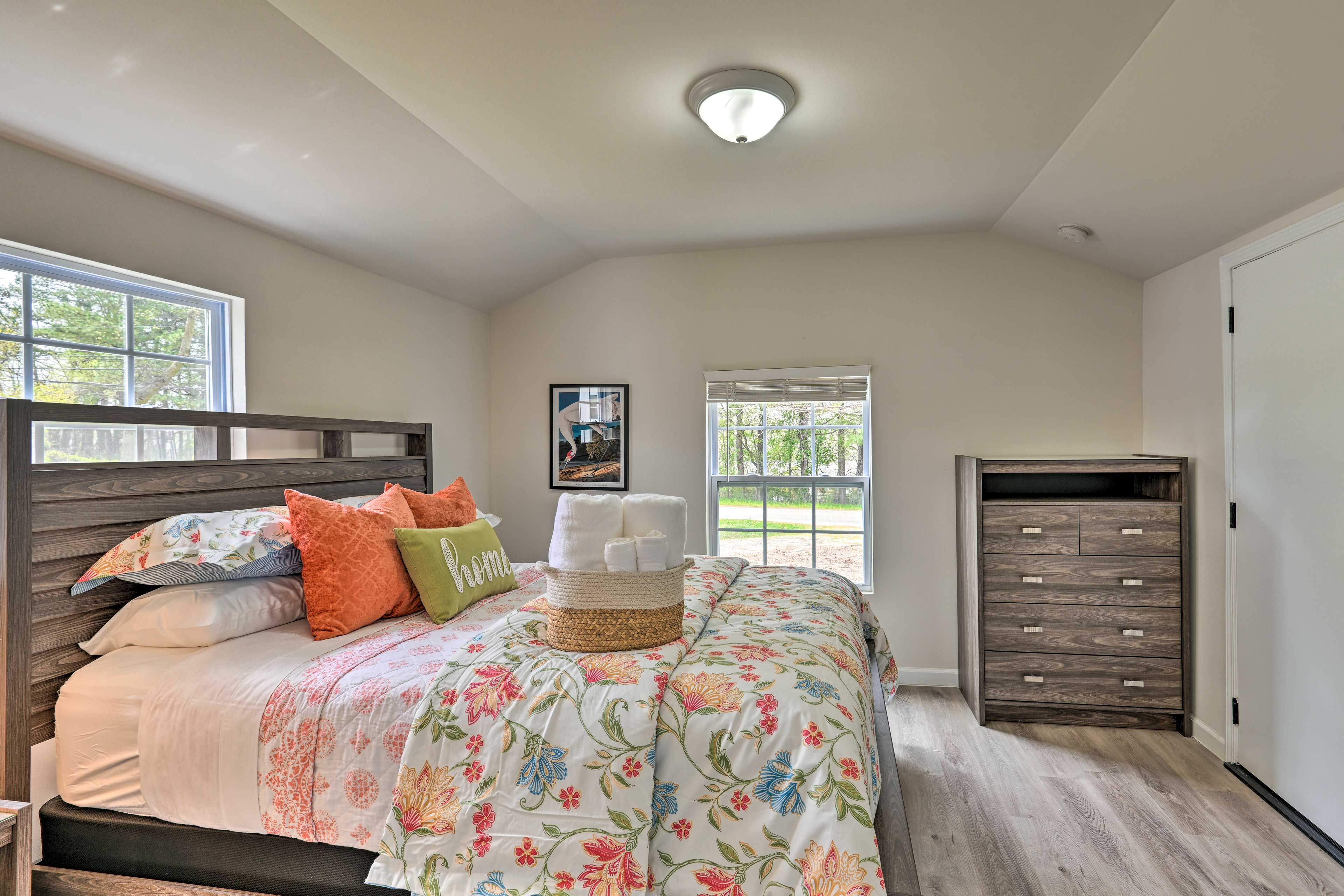Bedroom | Queen Bed