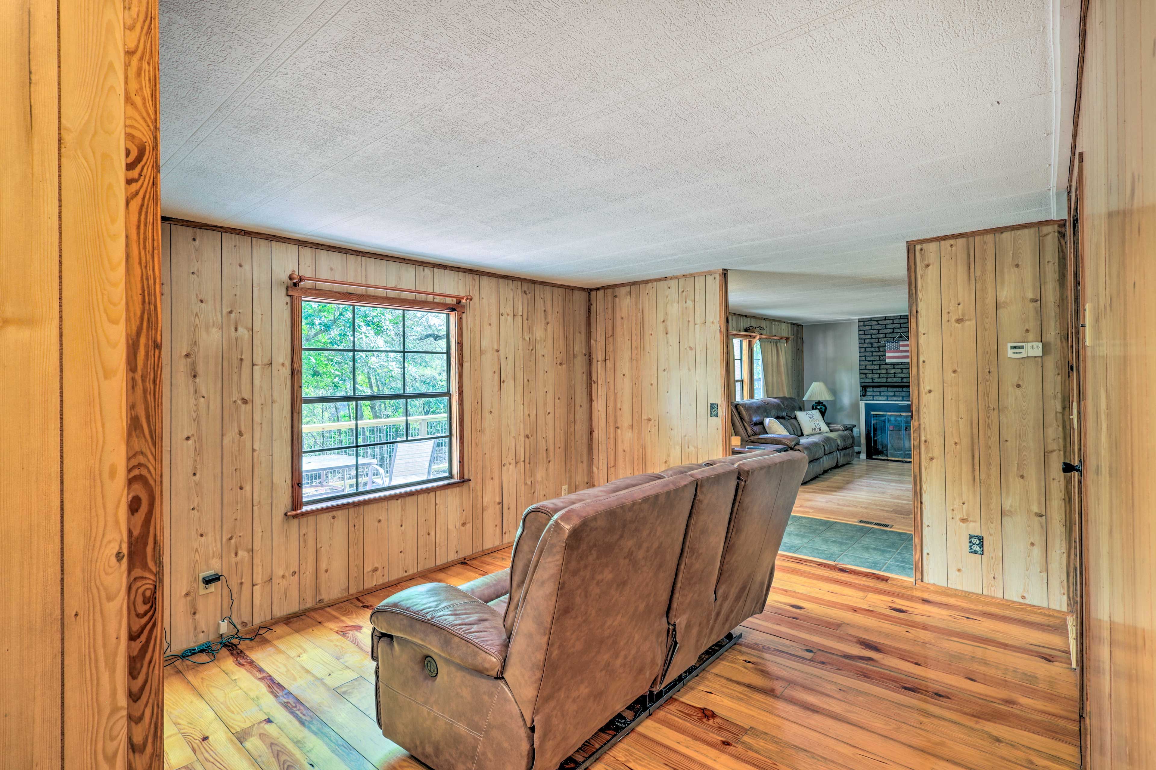 Additional Living Area | Deck/River Views | Books