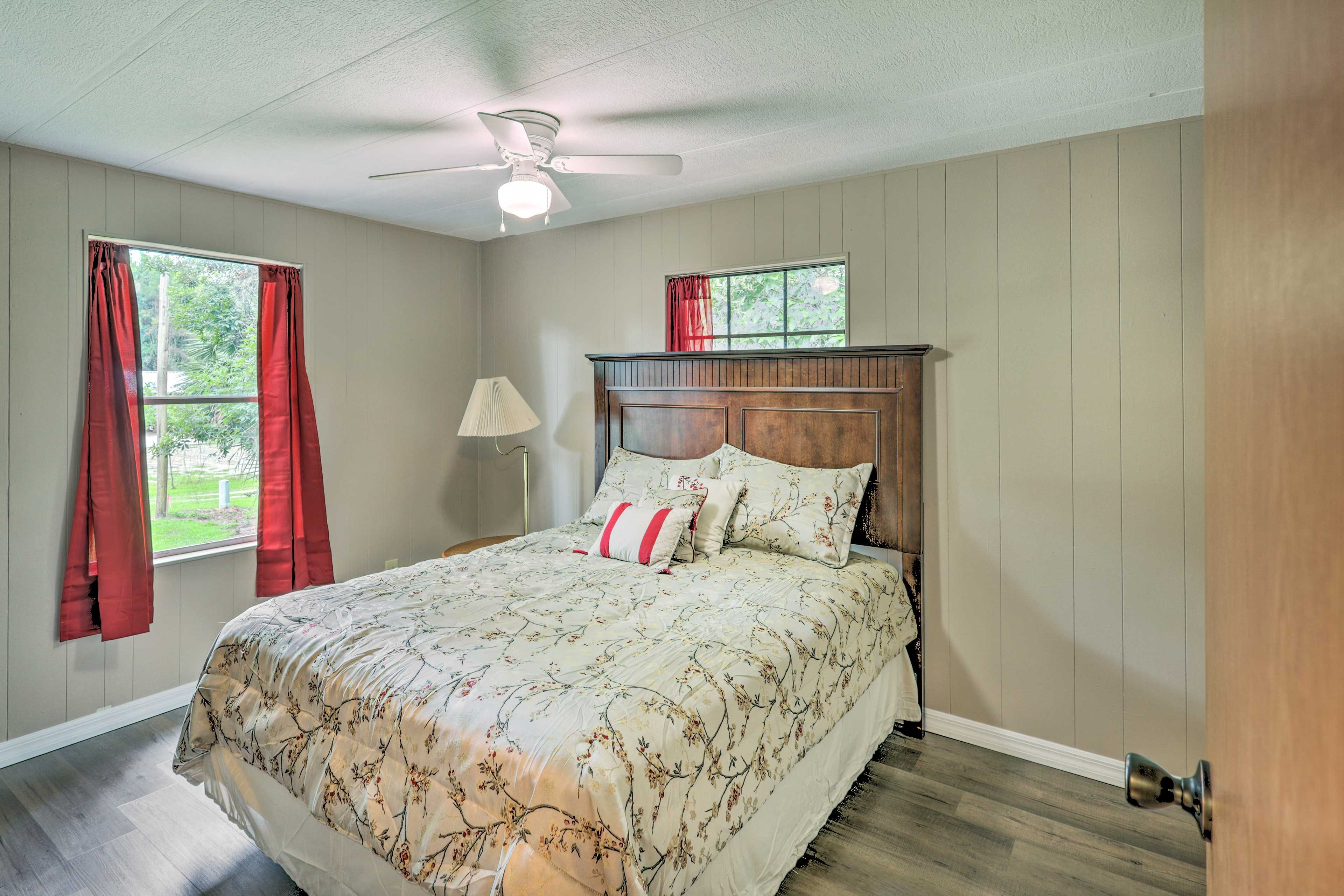 Bedroom 3 | Queen Bed