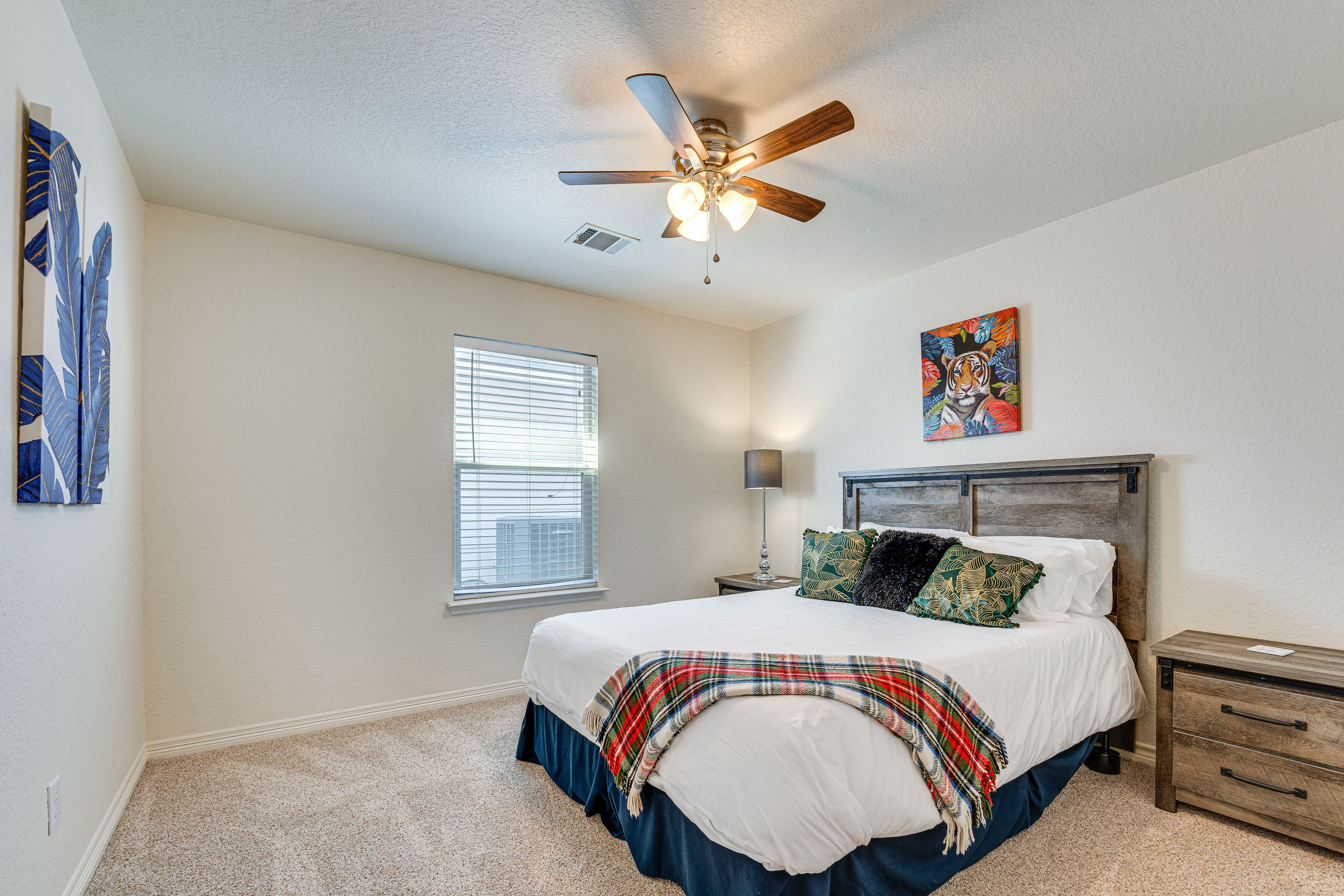 Bedroom 2 | Queen Bed