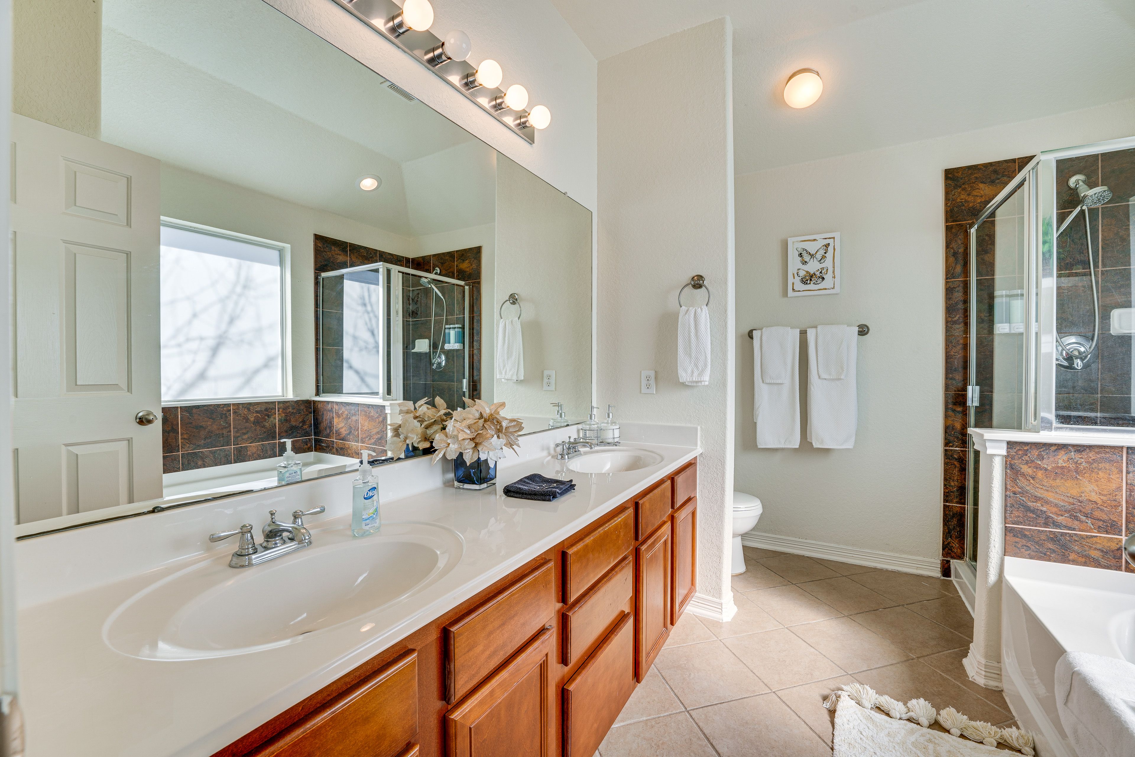 En-Suite Bathroom | Complimentary Toiletries | Hair Dryer