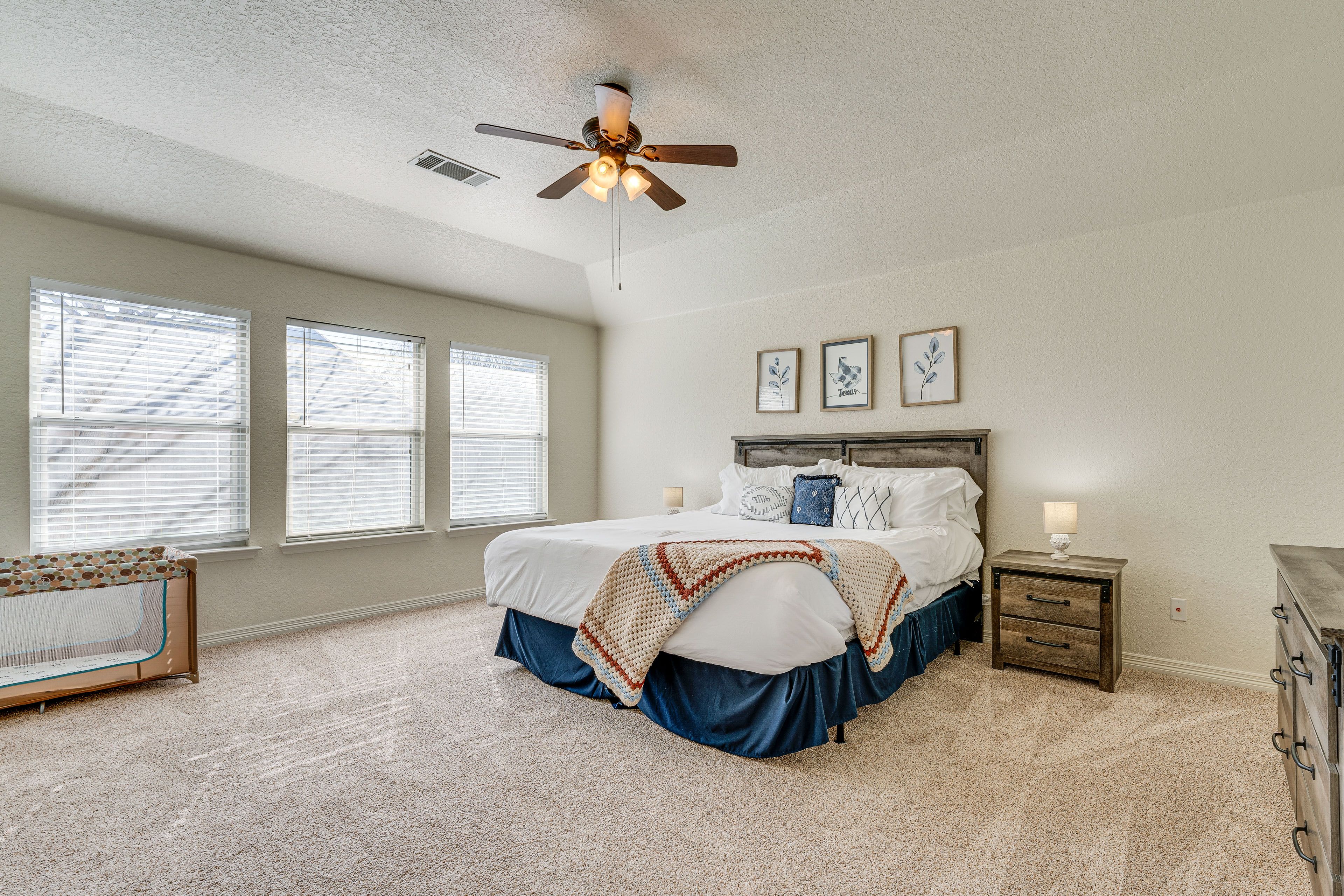 Bedroom Suite 1 | King Bed | Smart TV | En-Suite Bathroom