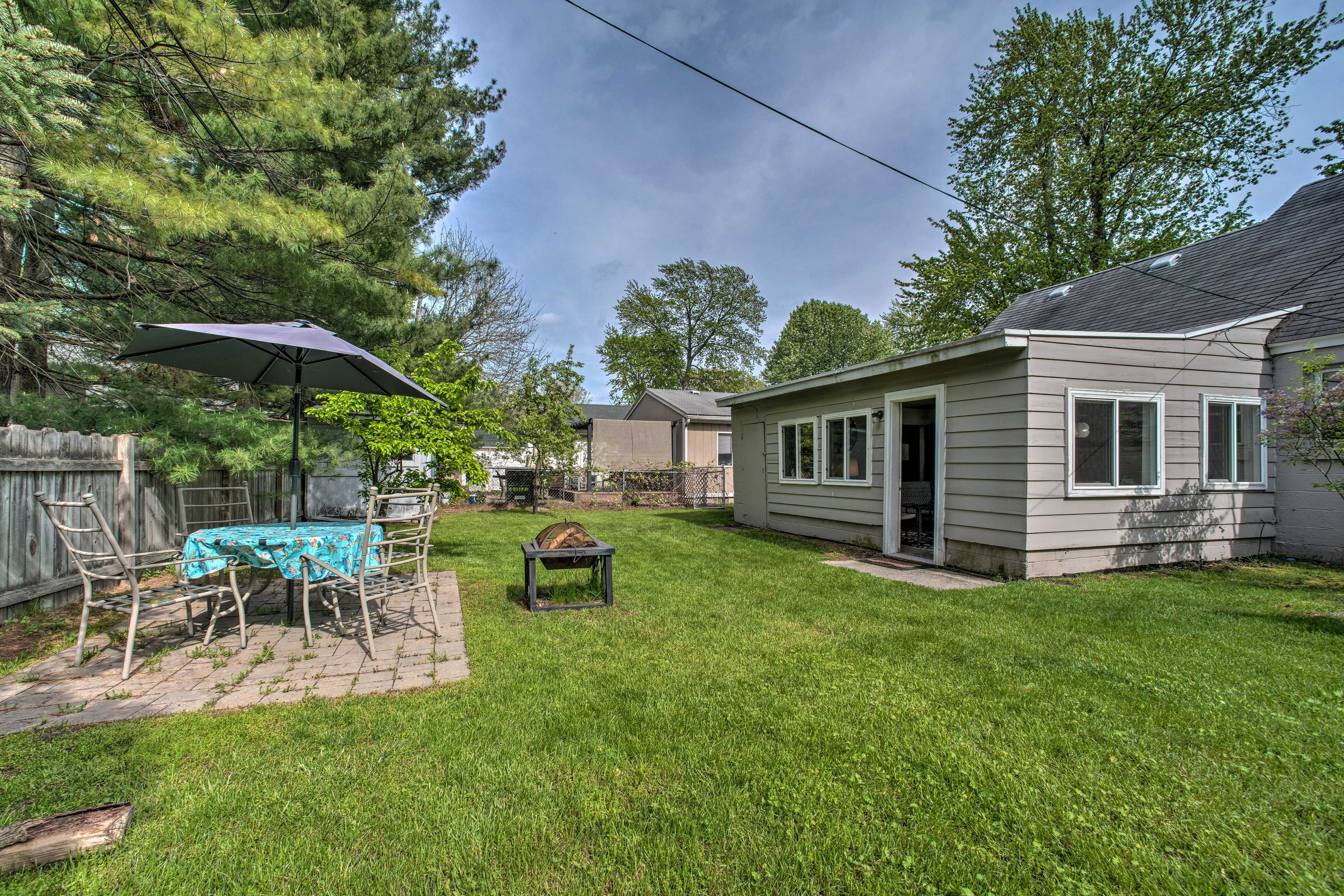 Fenced-In Backyard | Fire Pit | Charcoal Grill | Beach Chairs/Towels