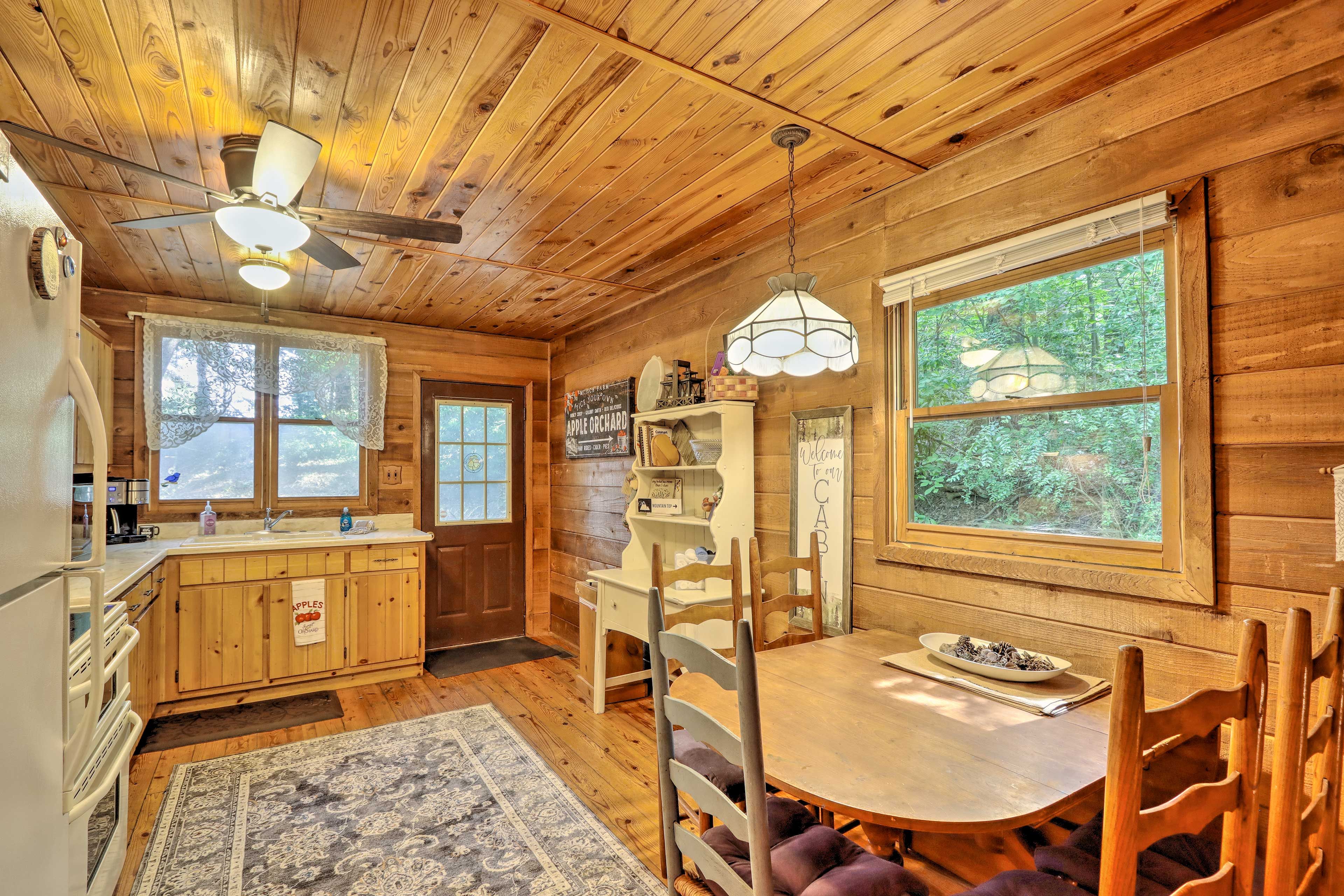 Dining Area | Dishware Provided