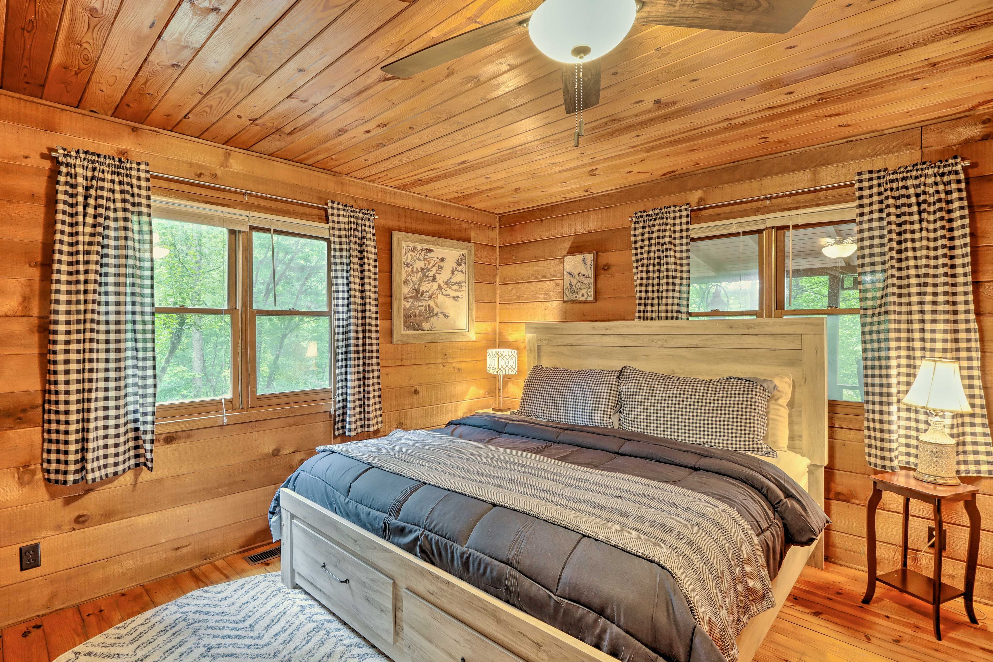 Bedroom 1 | Main Level | King Bed | Linens Provided