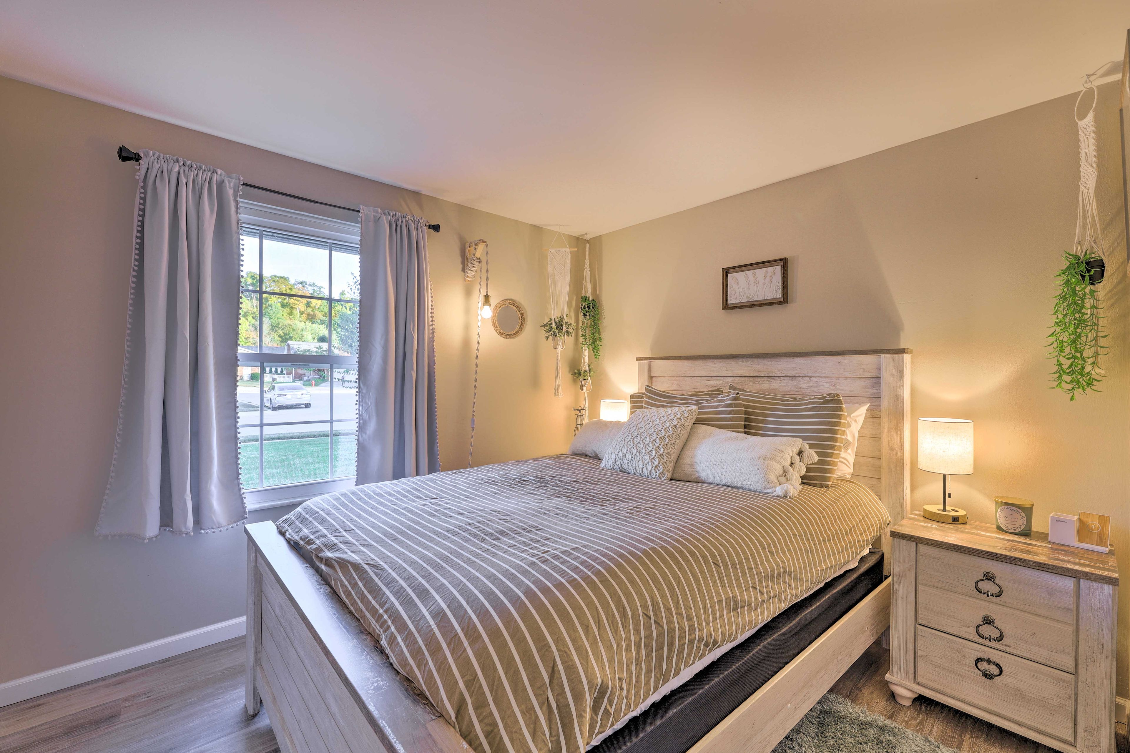 Bedroom 2 | Queen Bed
