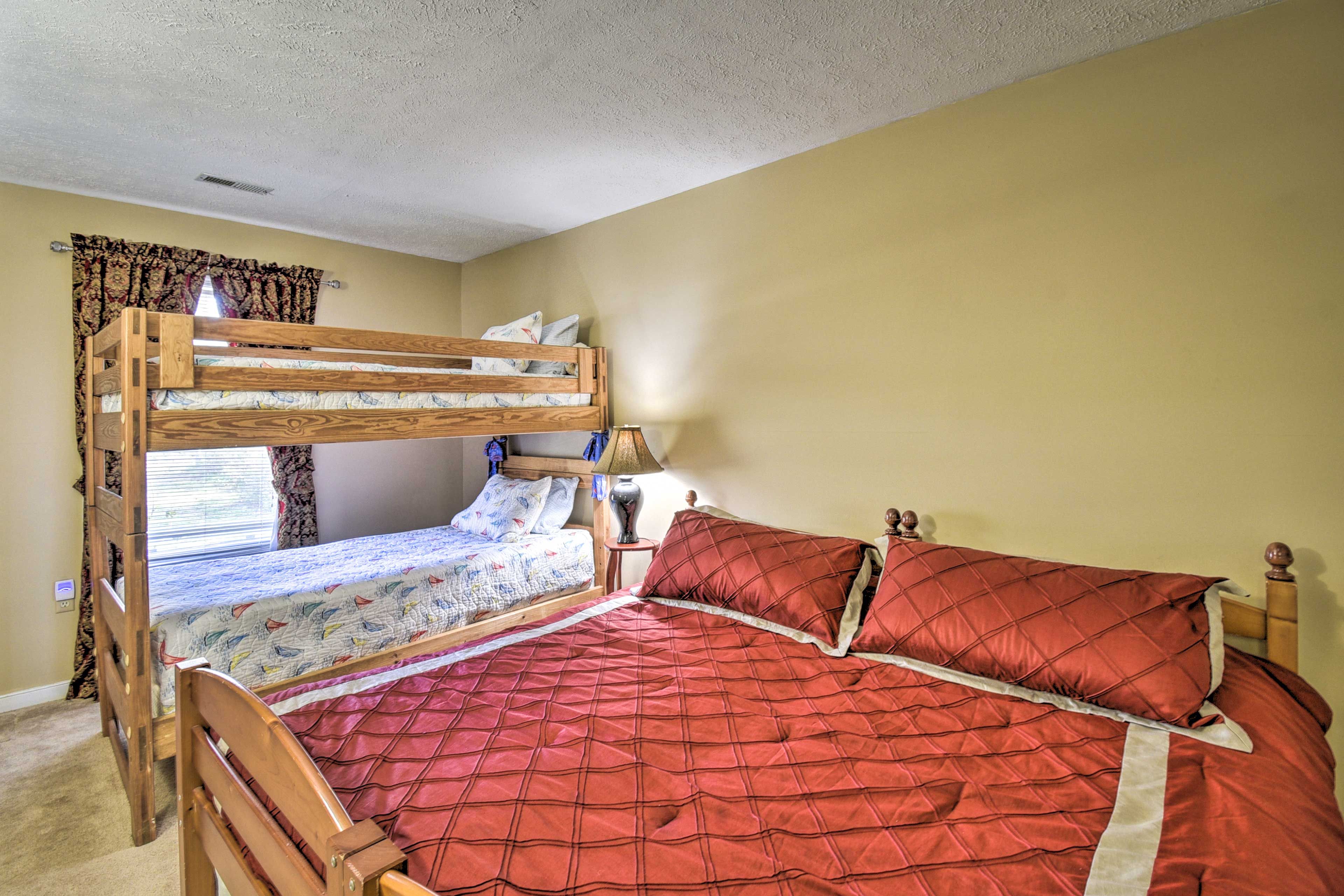 Bedroom 4 | Twin Bunk Bed | King Bed
