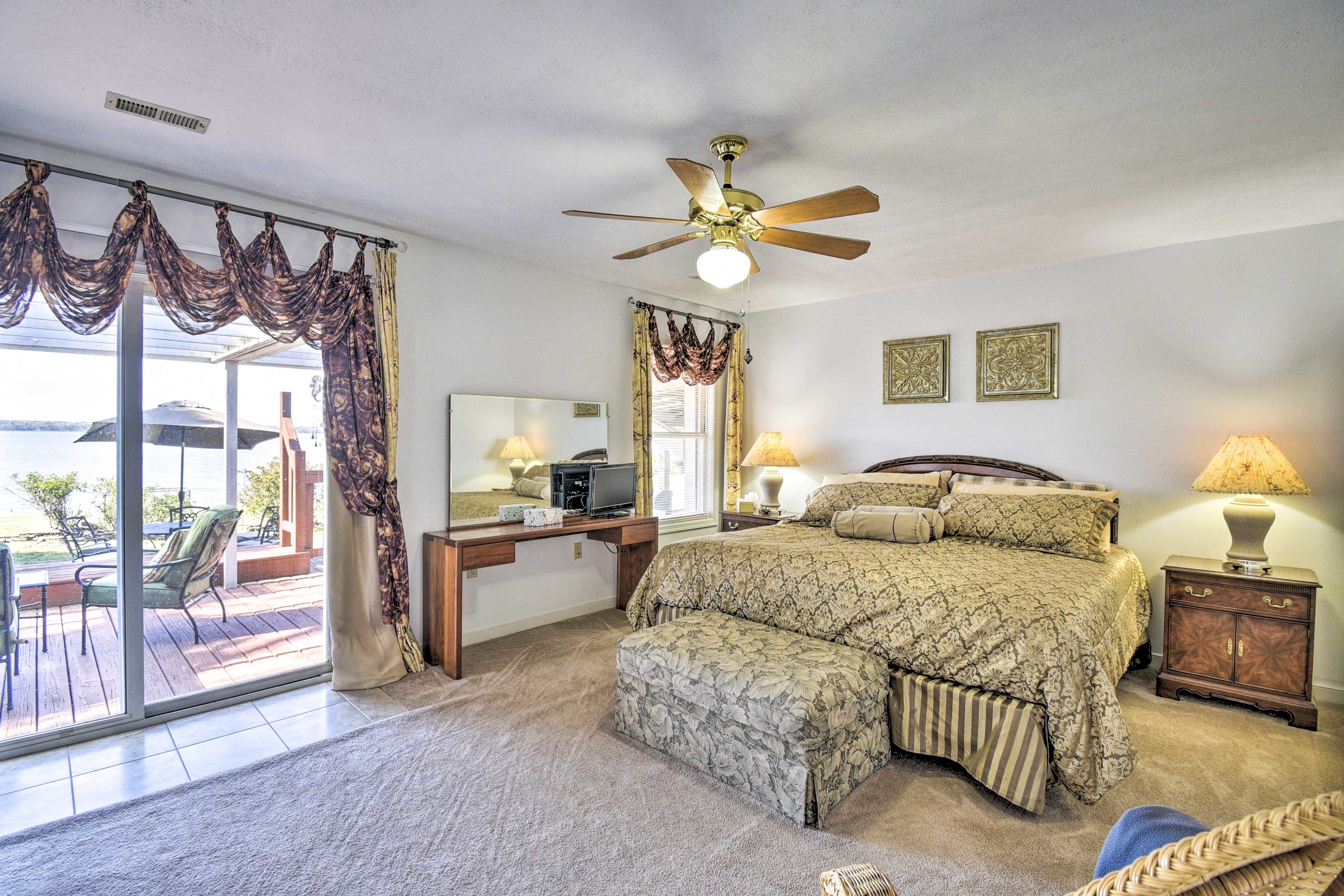 Bedroom 1 | King Bed