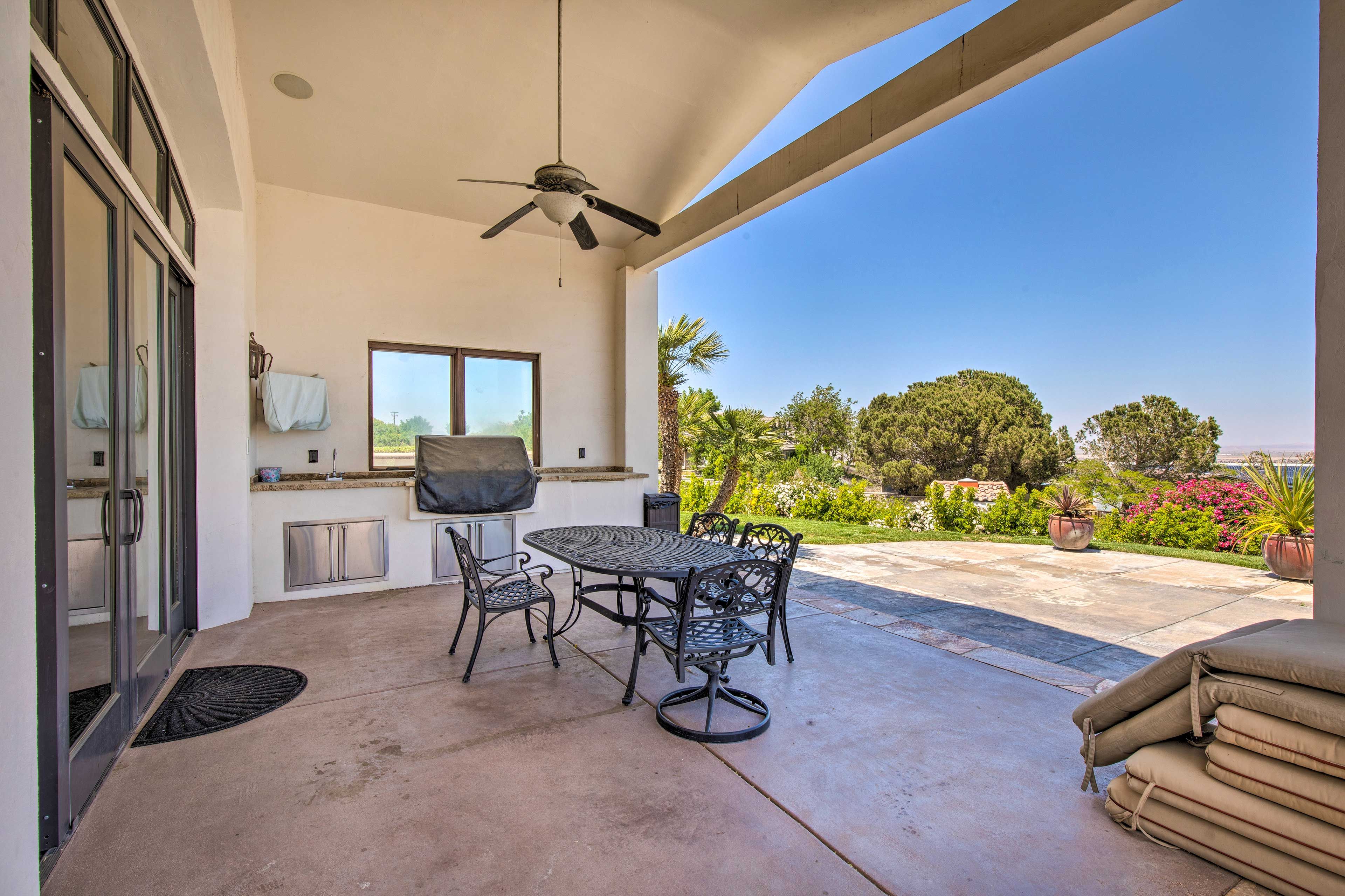Covered Patio | Kitchen w/ Gas Grill