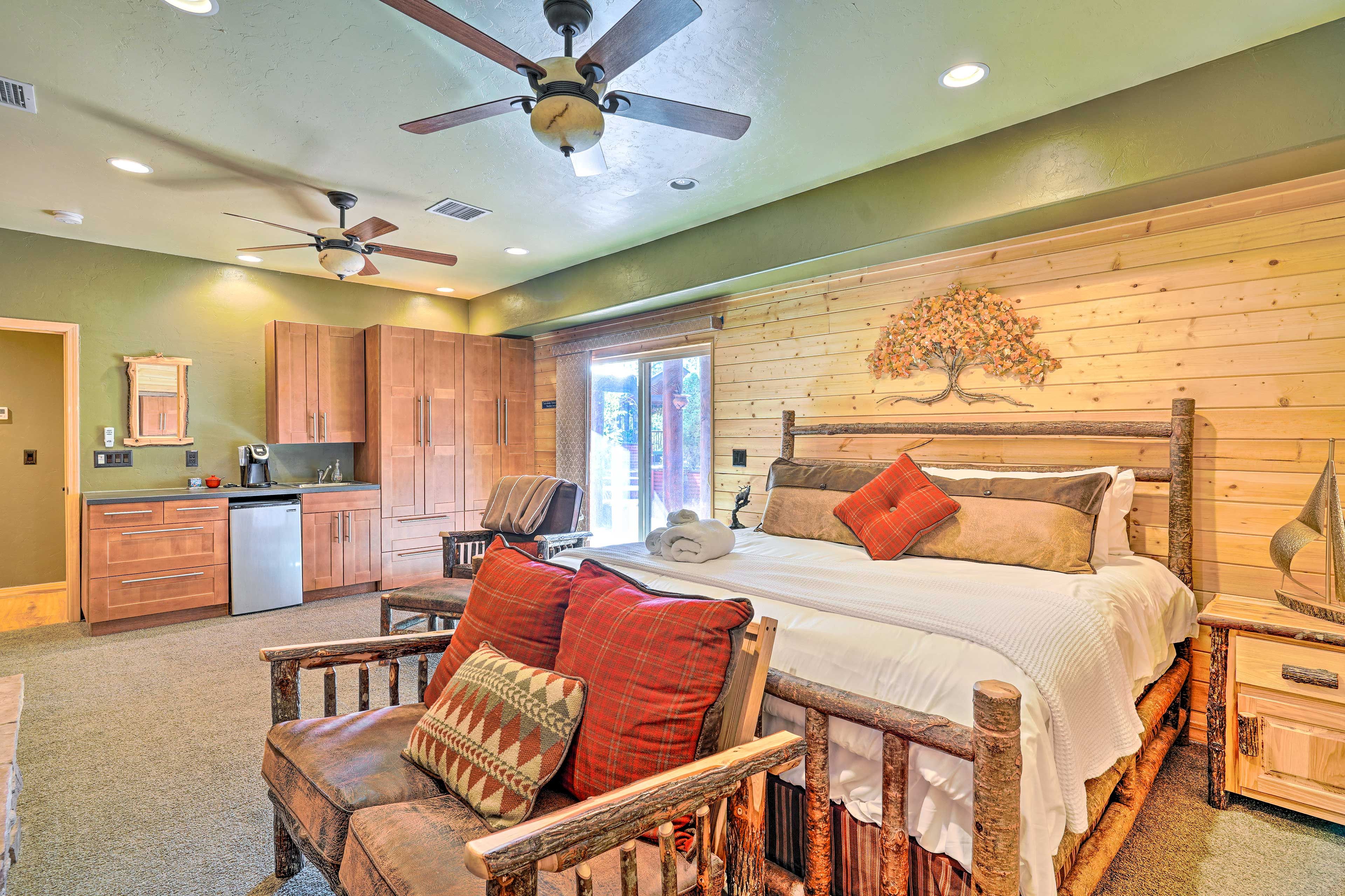Bedroom 1 | King Bed