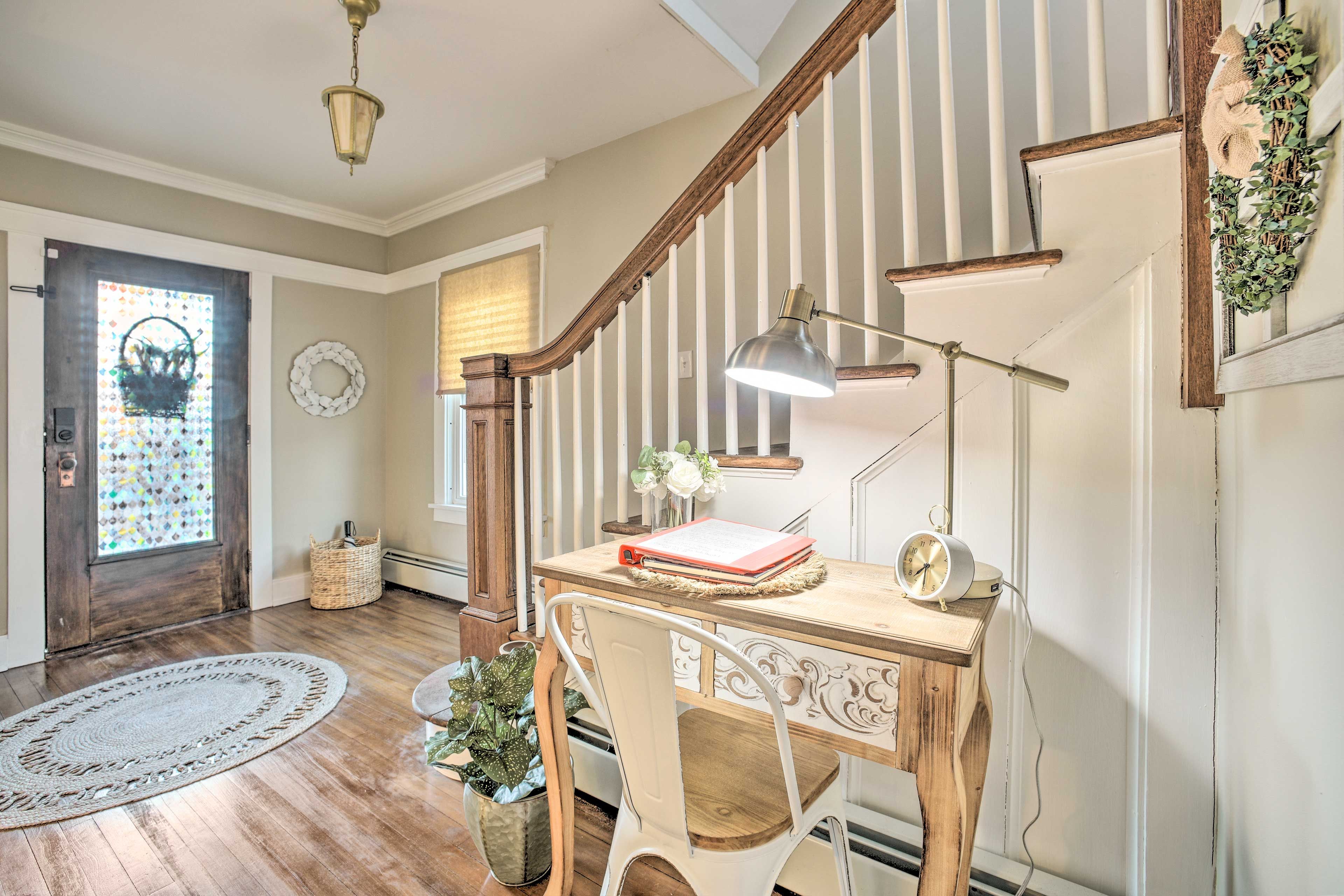 Desk | Main Floor
