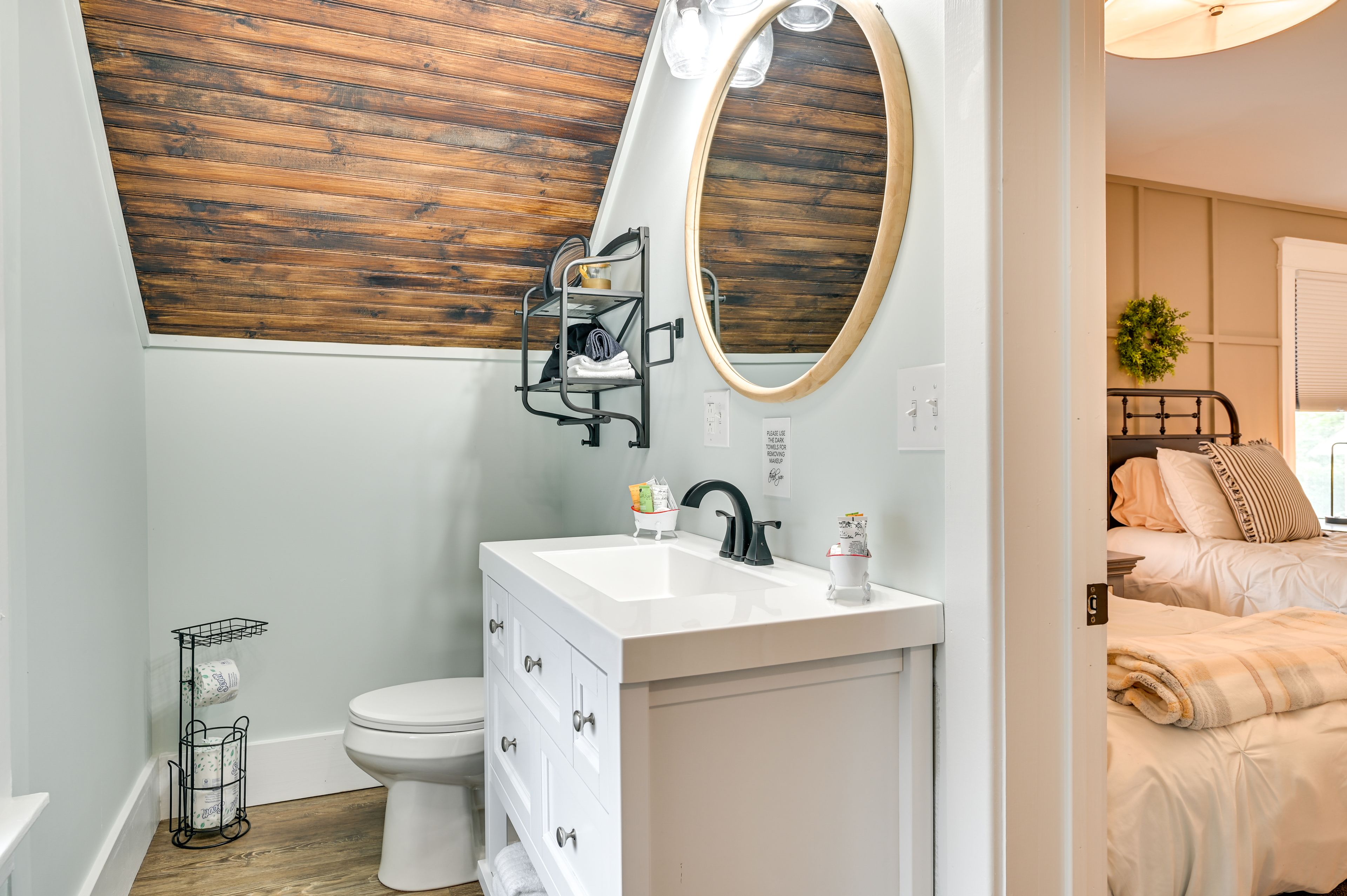 En-Suite Bathroom