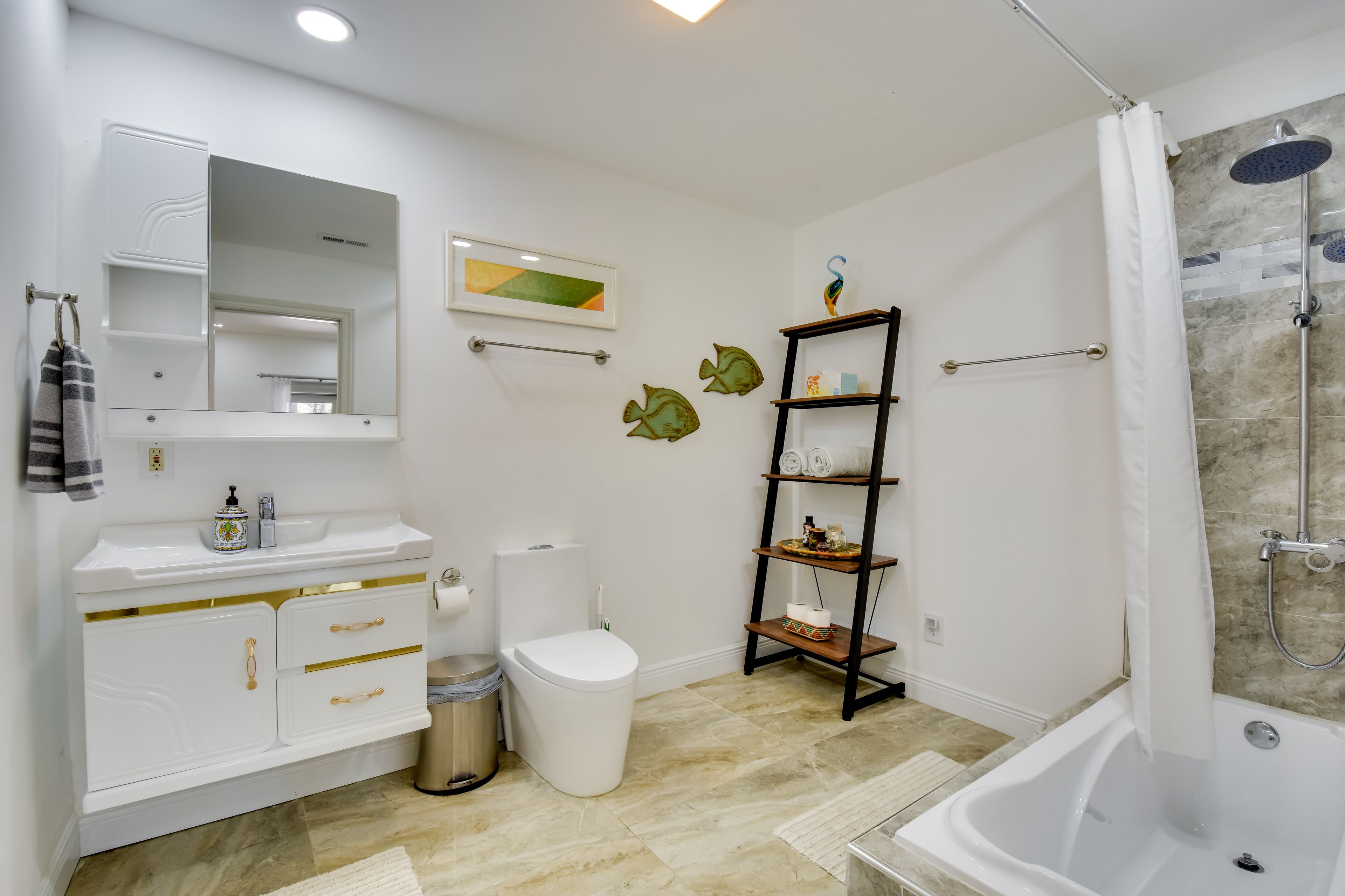 Full Bathroom | Main Level | Hair Dryer