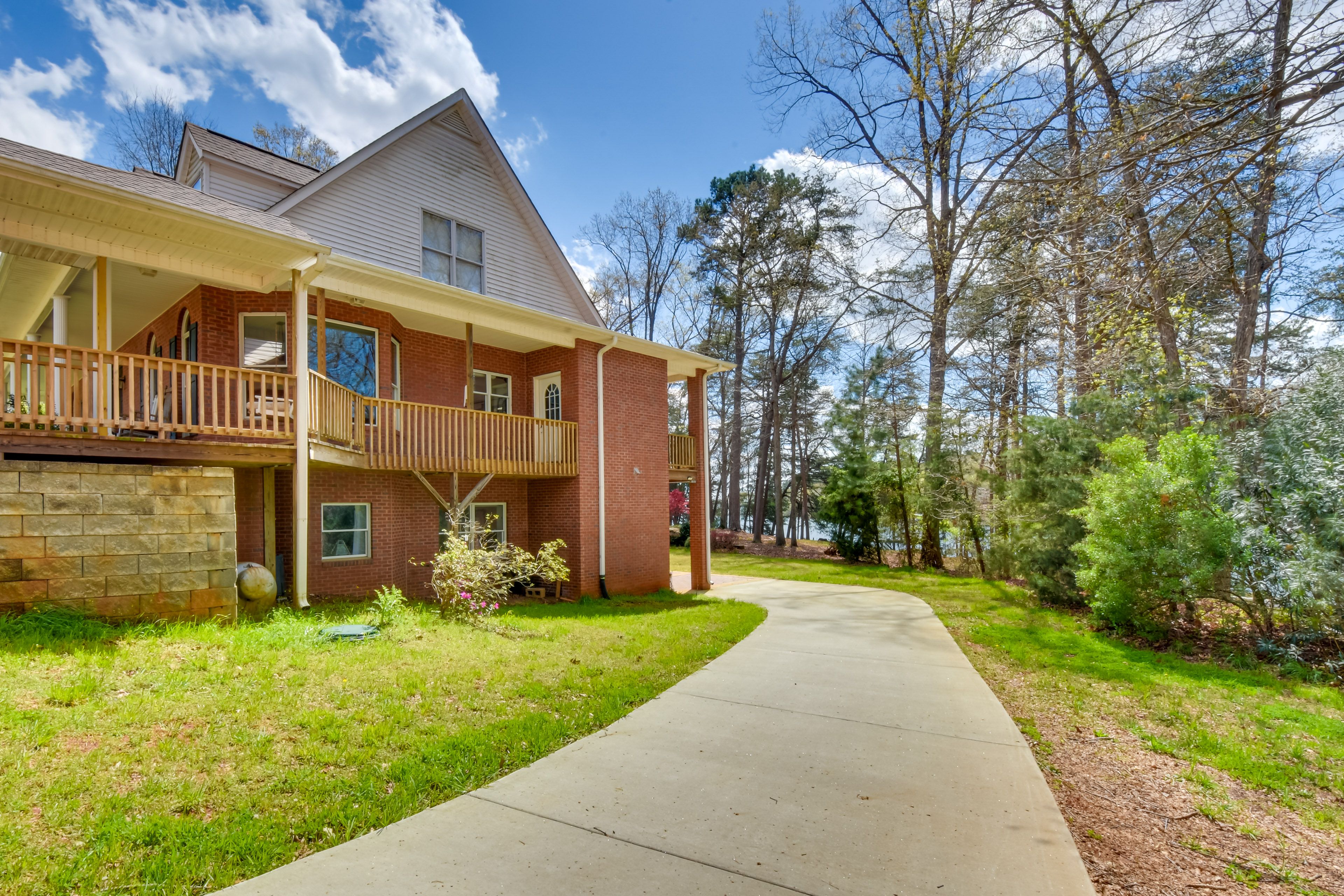 Property Exterior | Path to Entrance
