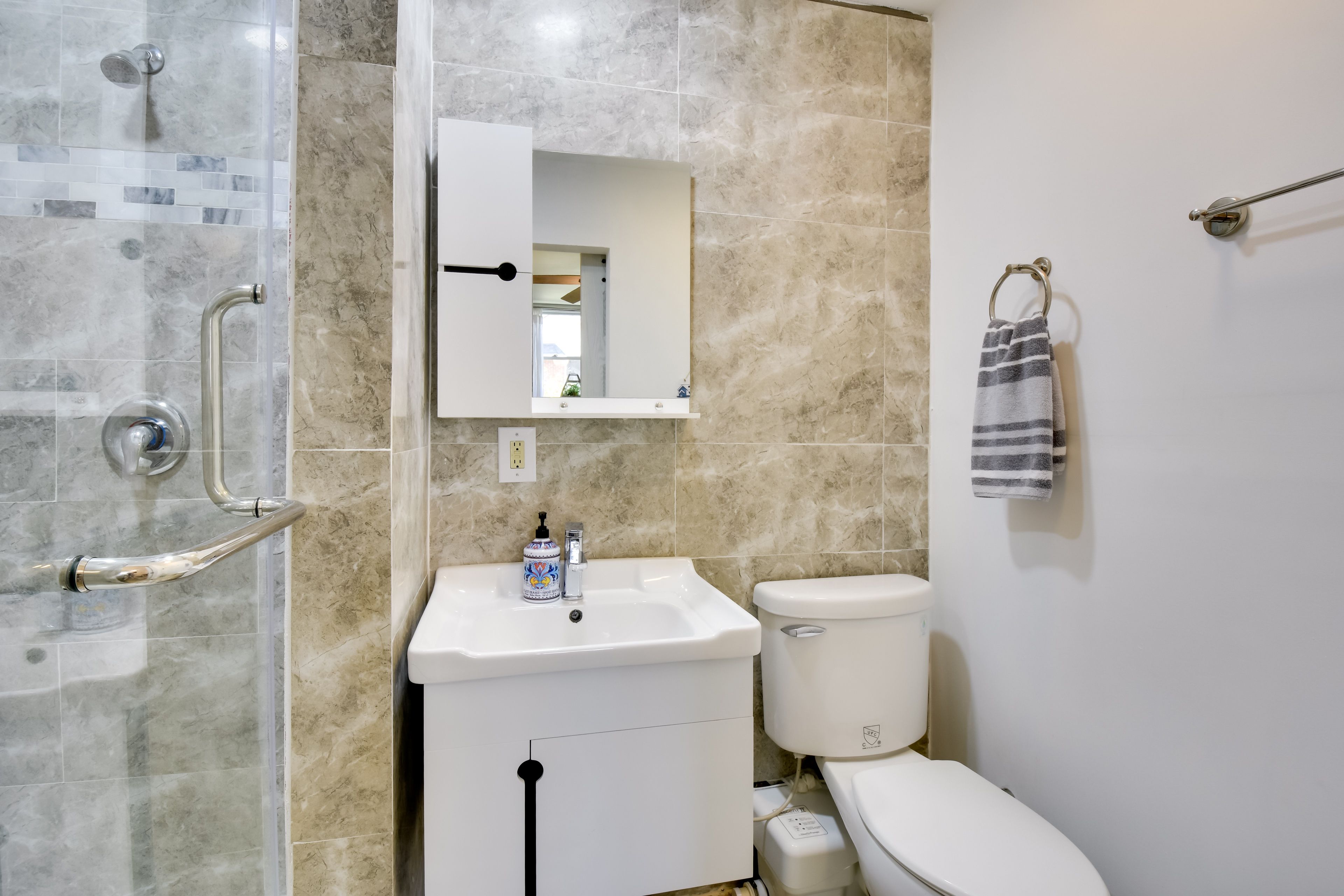En-Suite Bathroom | Main Level | Complimentary Toiletries