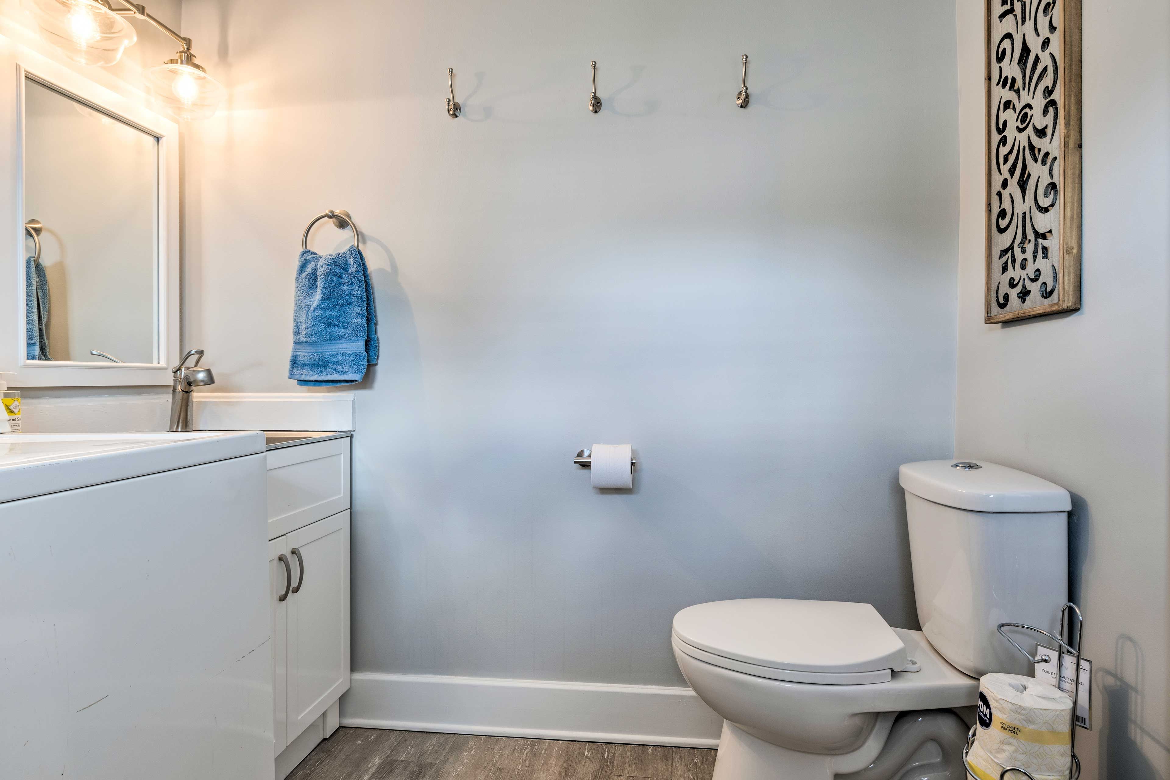 Half Bathroom | Towels Provided