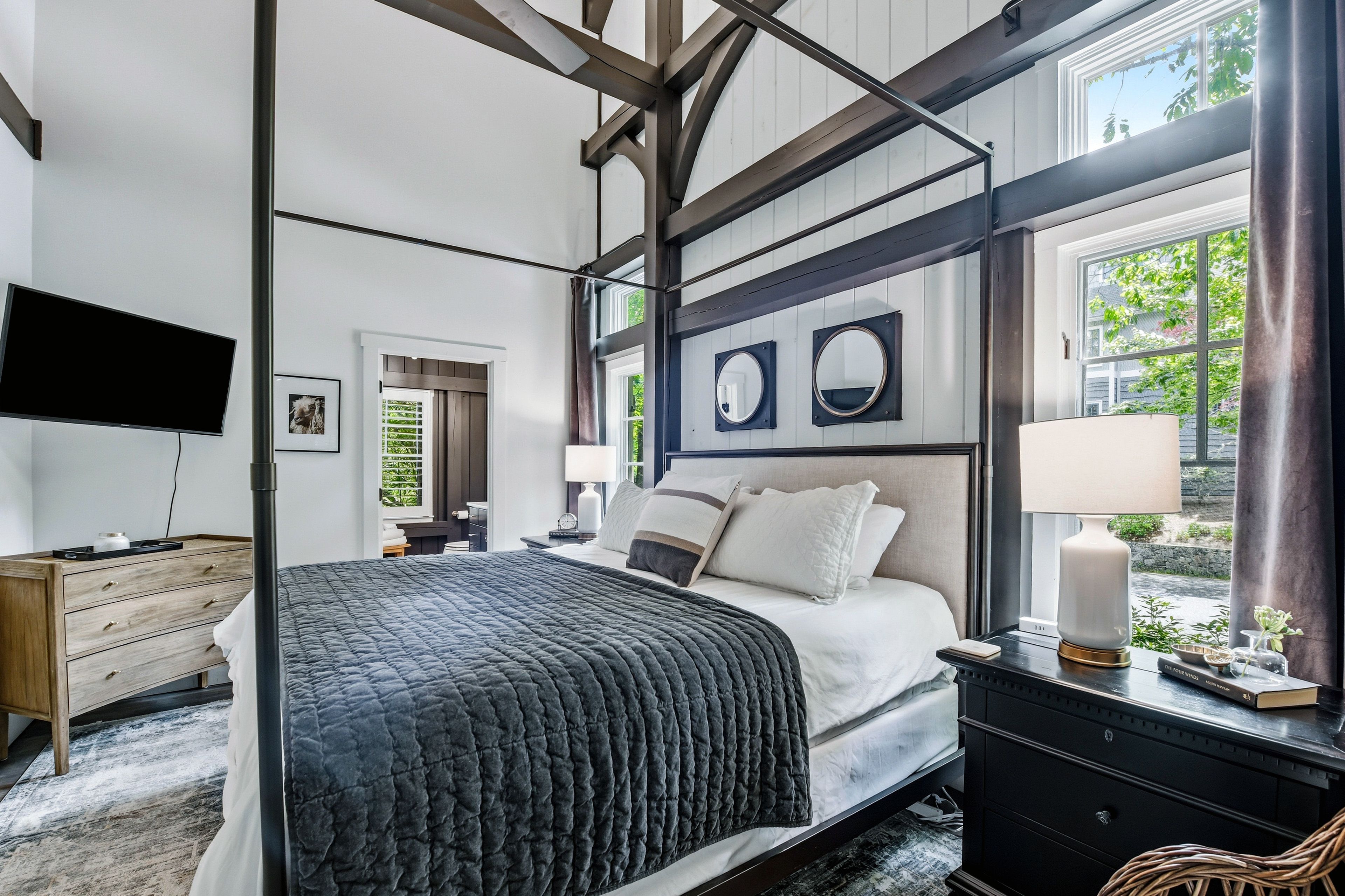 Bedroom 1 | King Bed | Linens Provided | En-Suite Bathroom | 2nd Floor