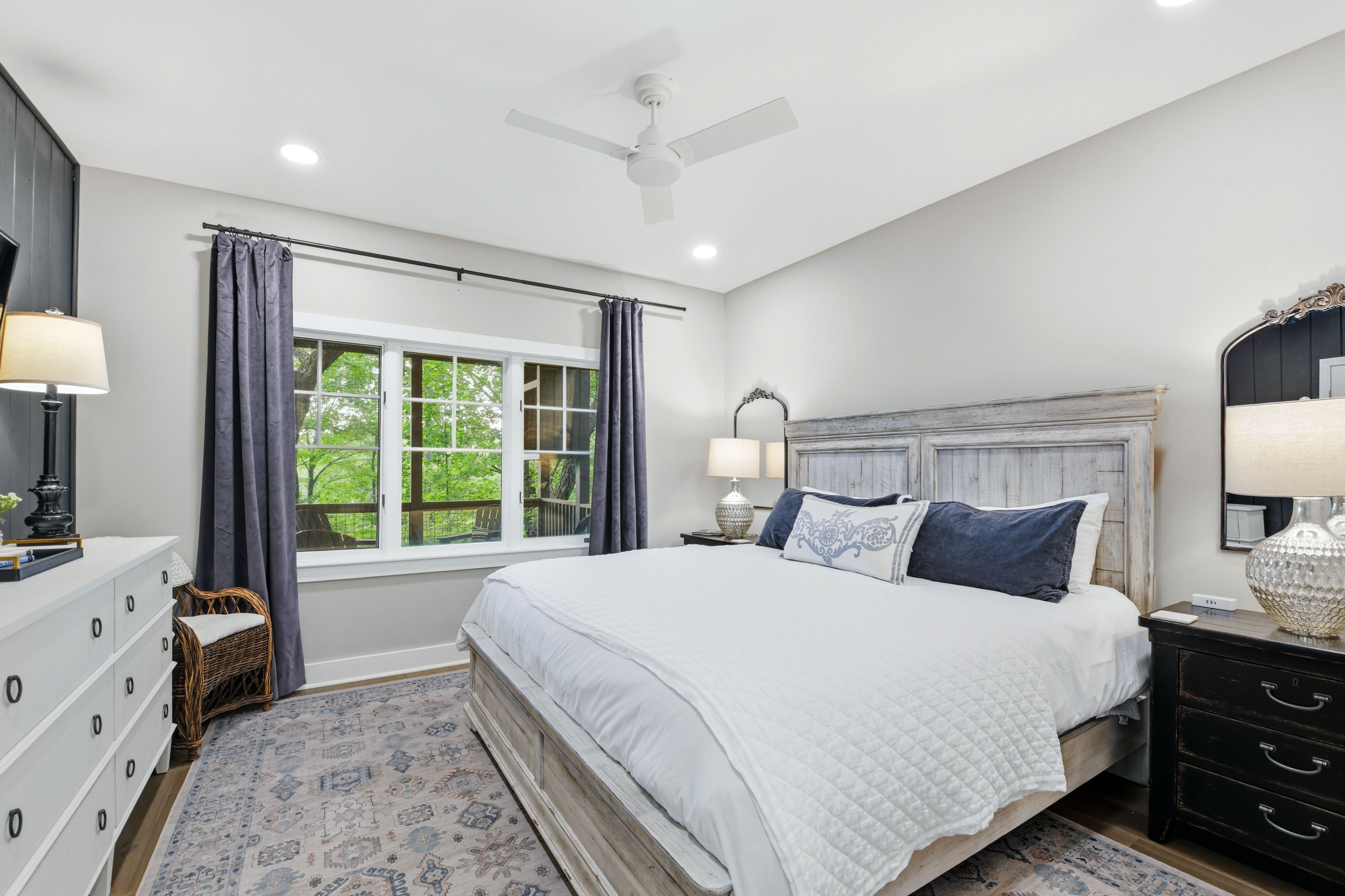 Bedroom 2 | King Bed | 1st Floor