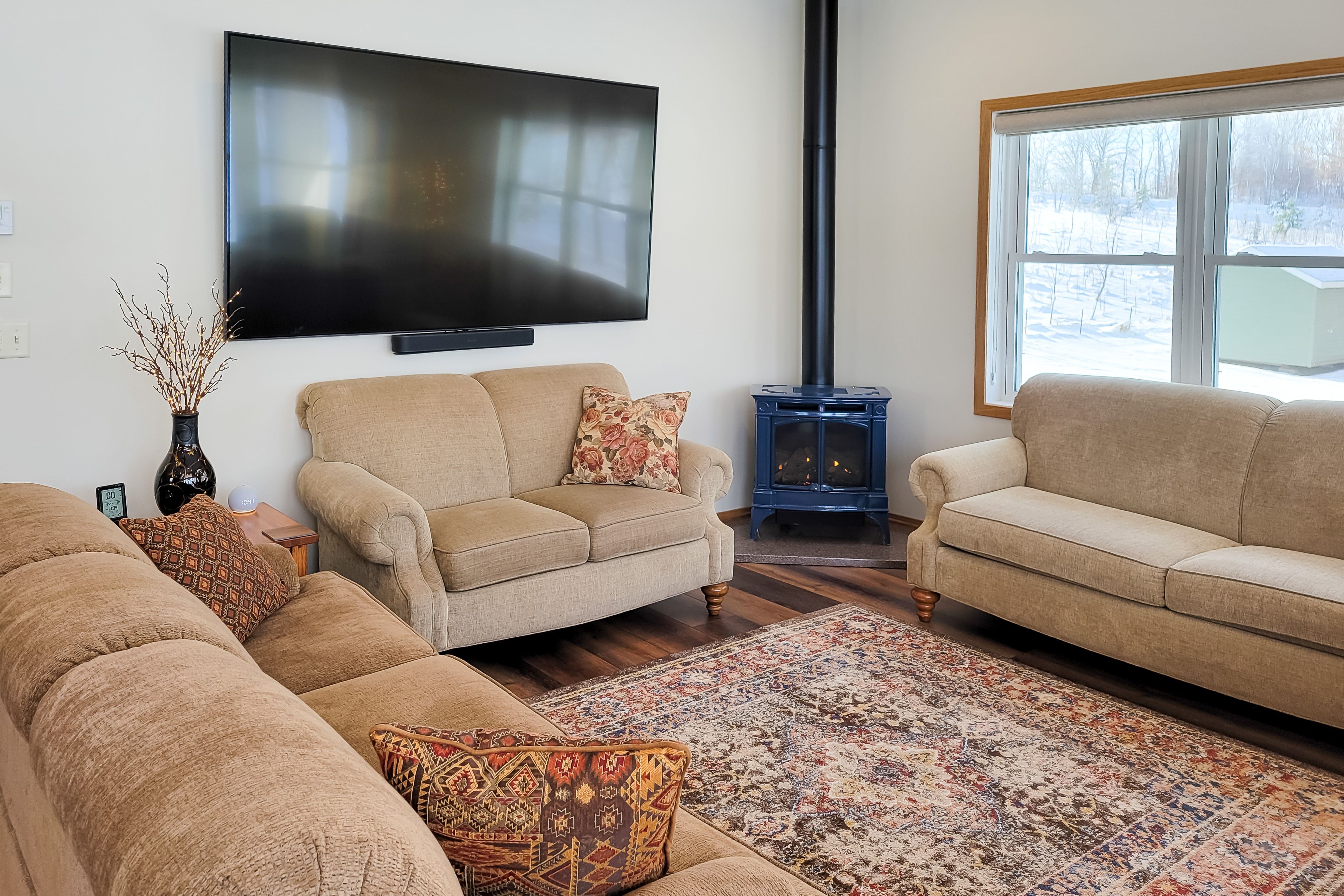 Living Room | Sleeper Sofa | Free WiFi | Central Heat & A/C