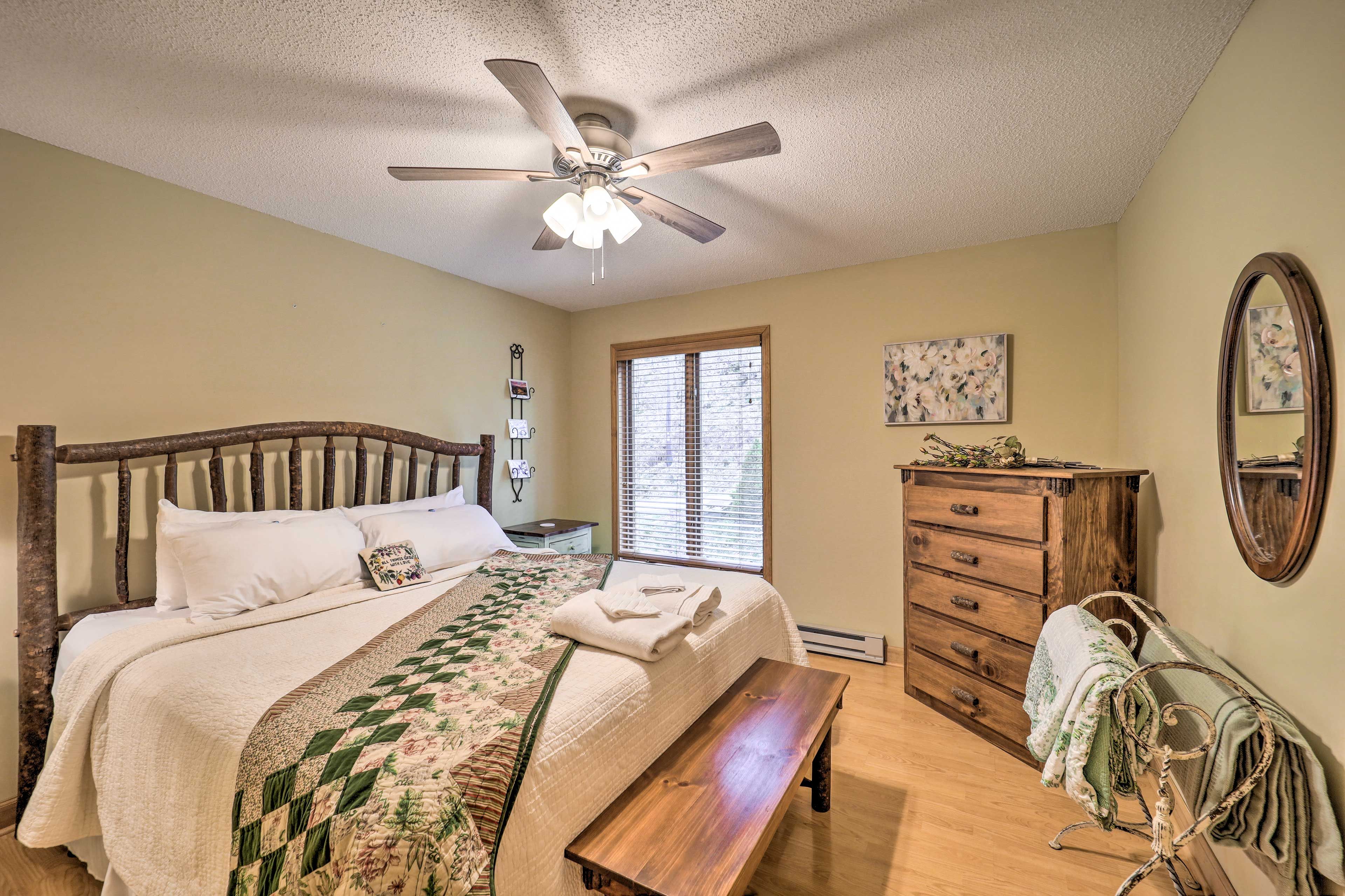 Bedroom 2 | King Bed