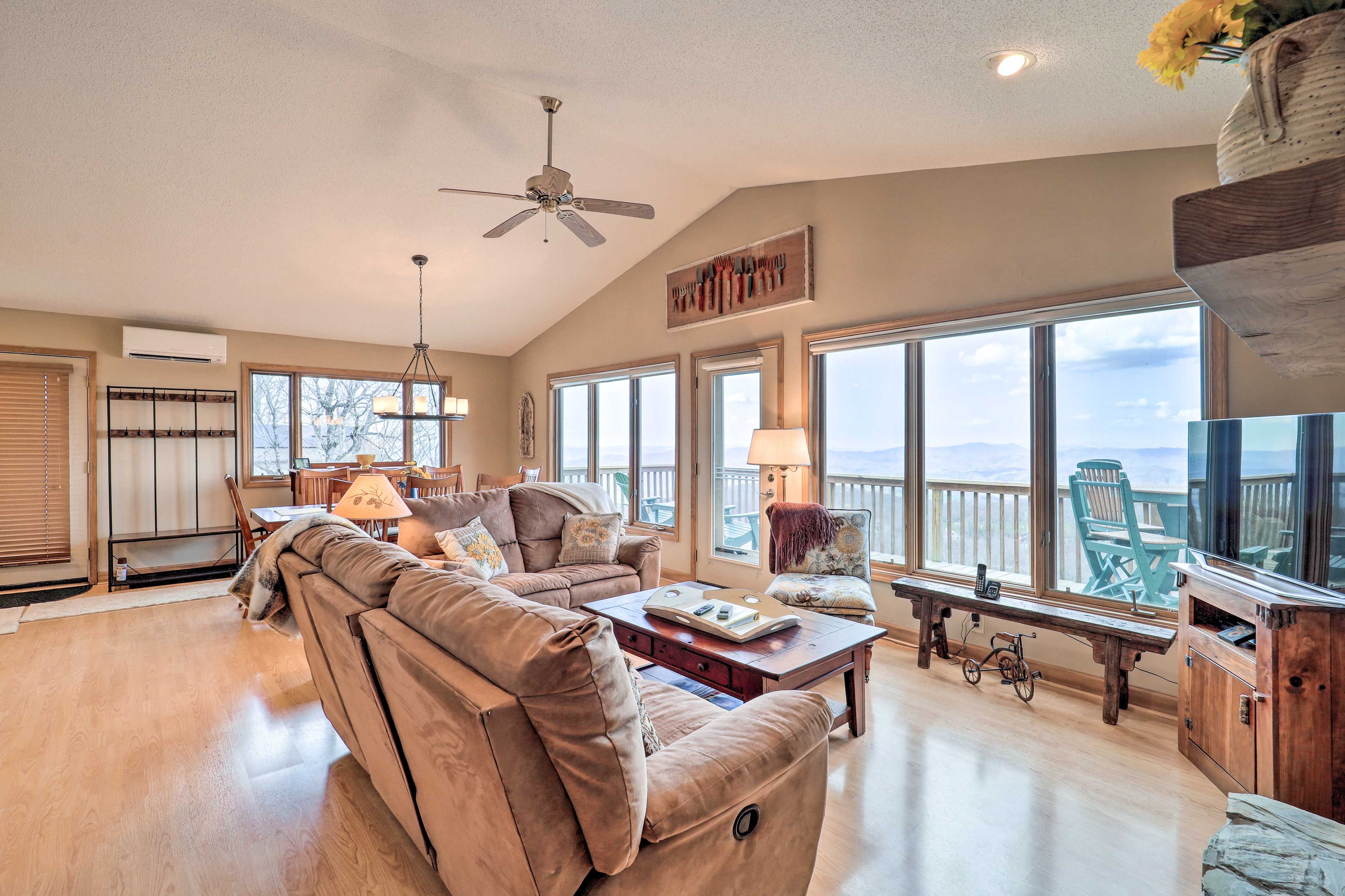 Living Room | Smart TV