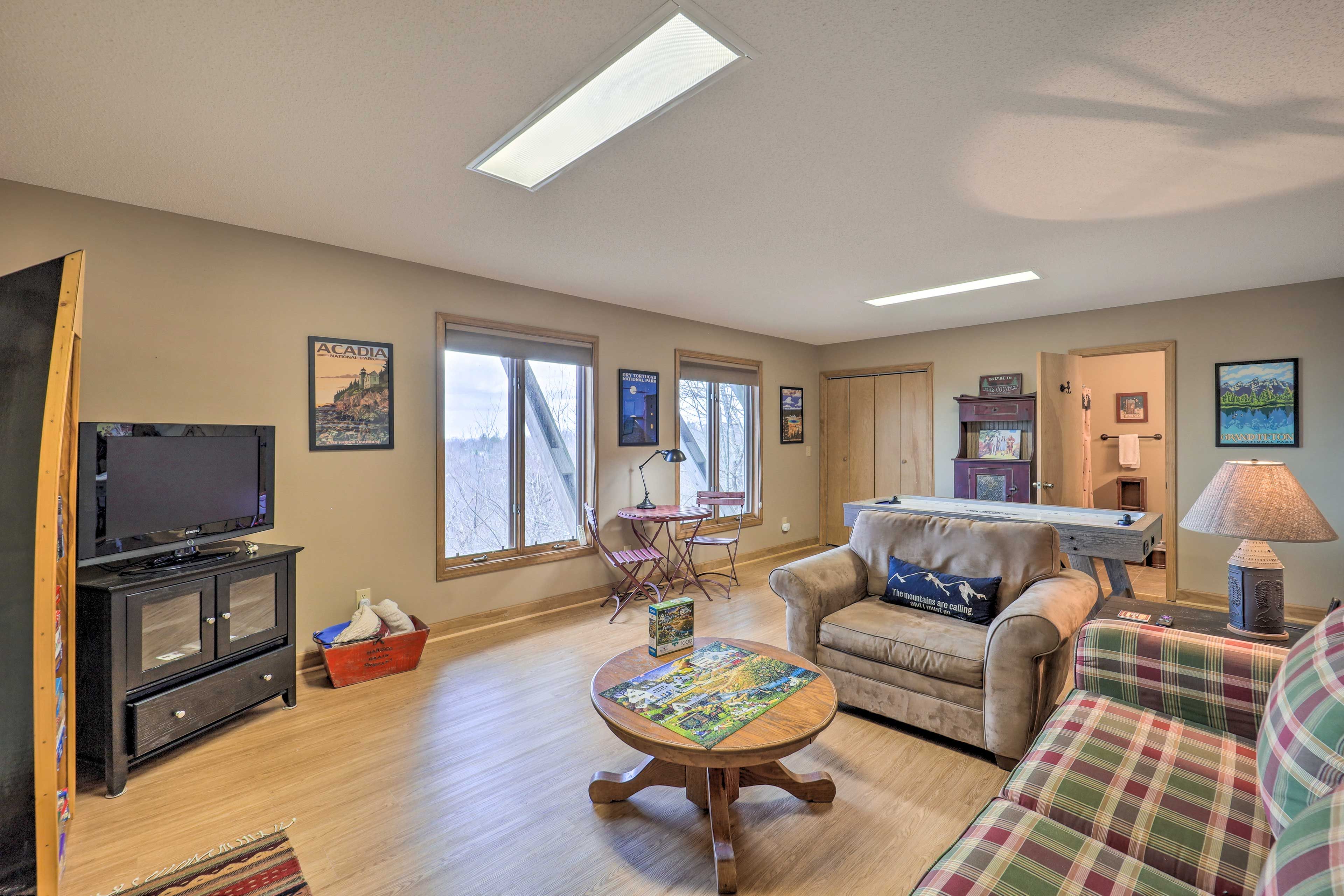 Game Room | Smart TV