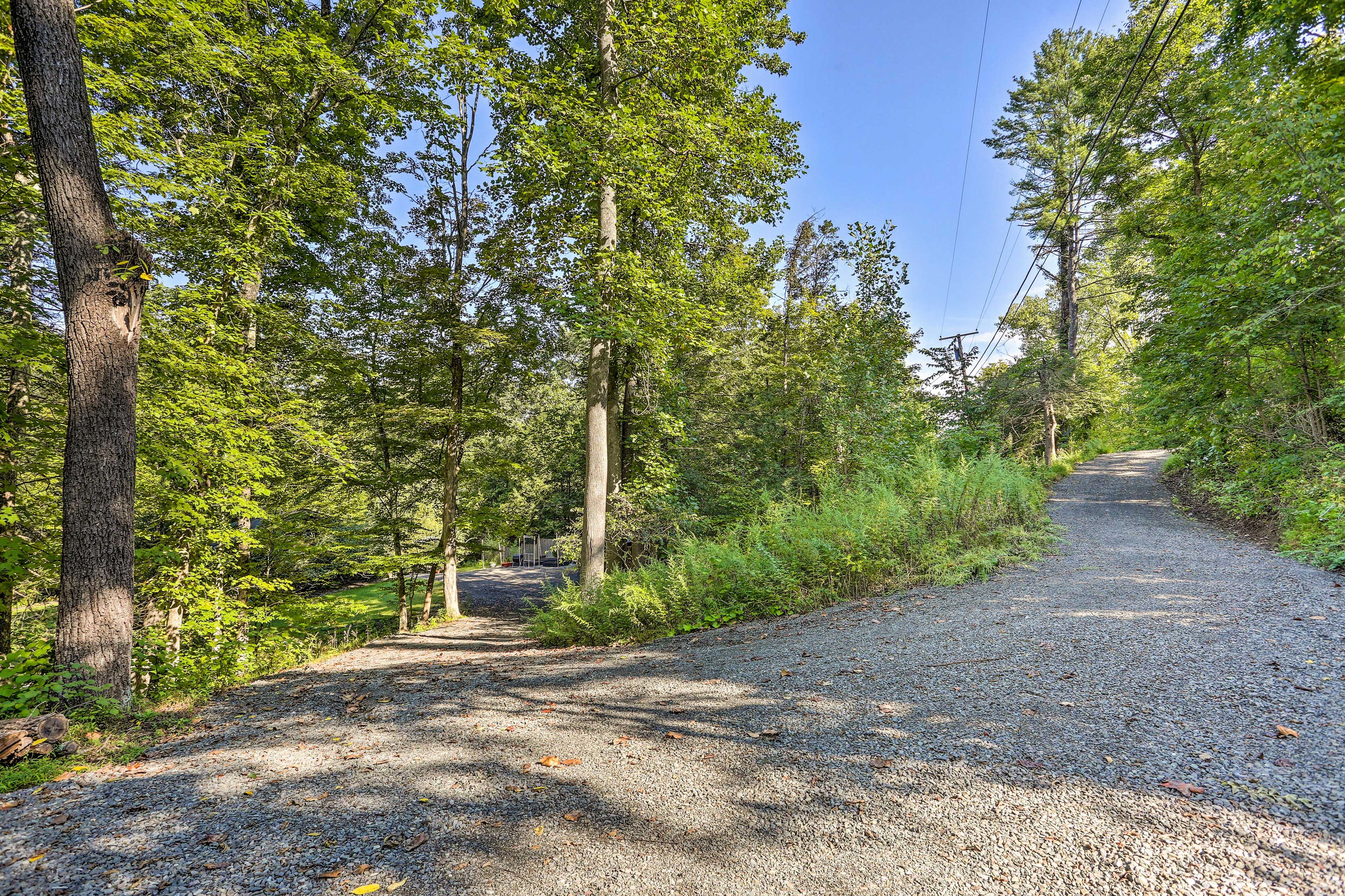 Steep, S-Curve Driveway (No RV Access)