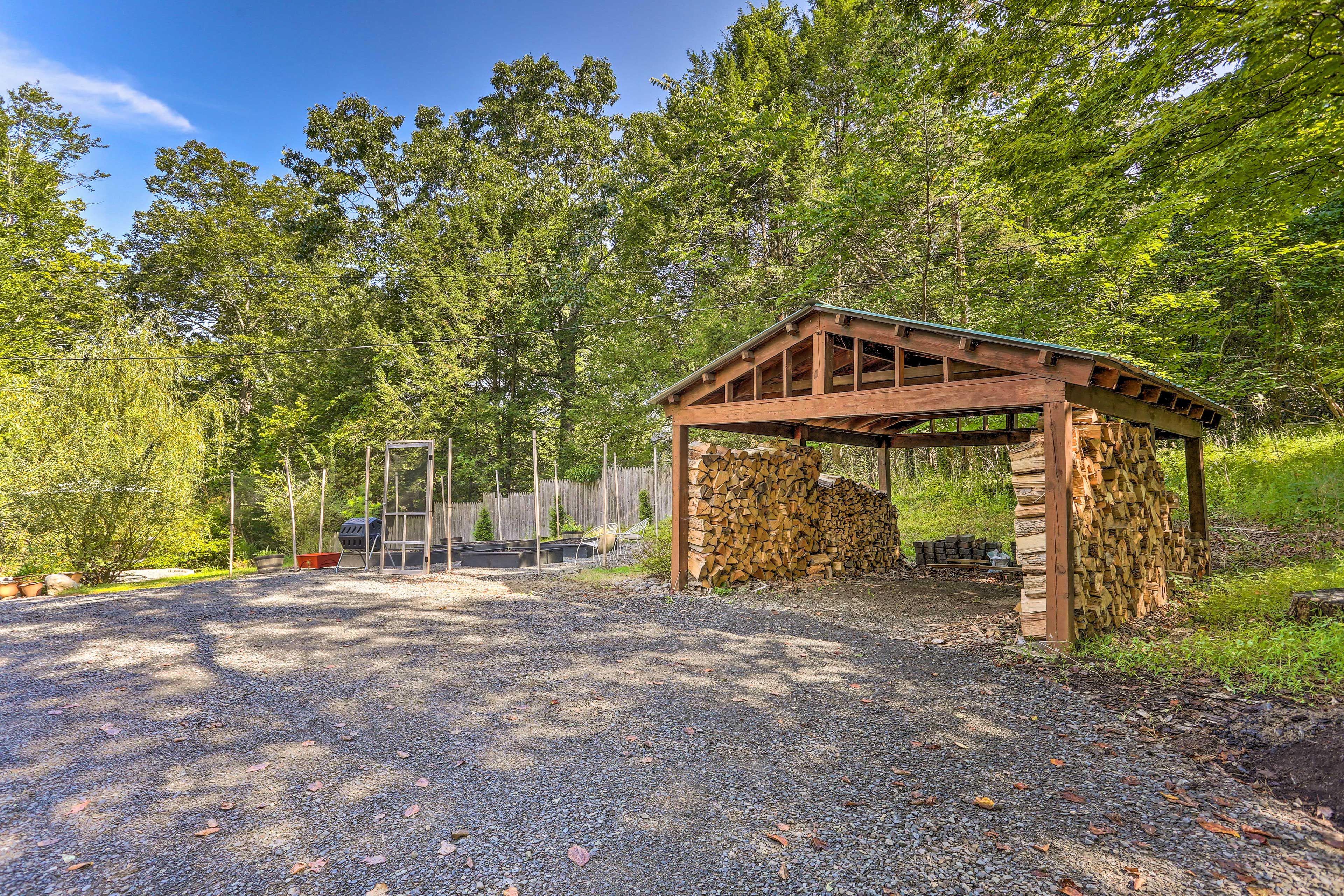 Parking | Carport (1 Vehicle) | Driveway (1 Vehicle)