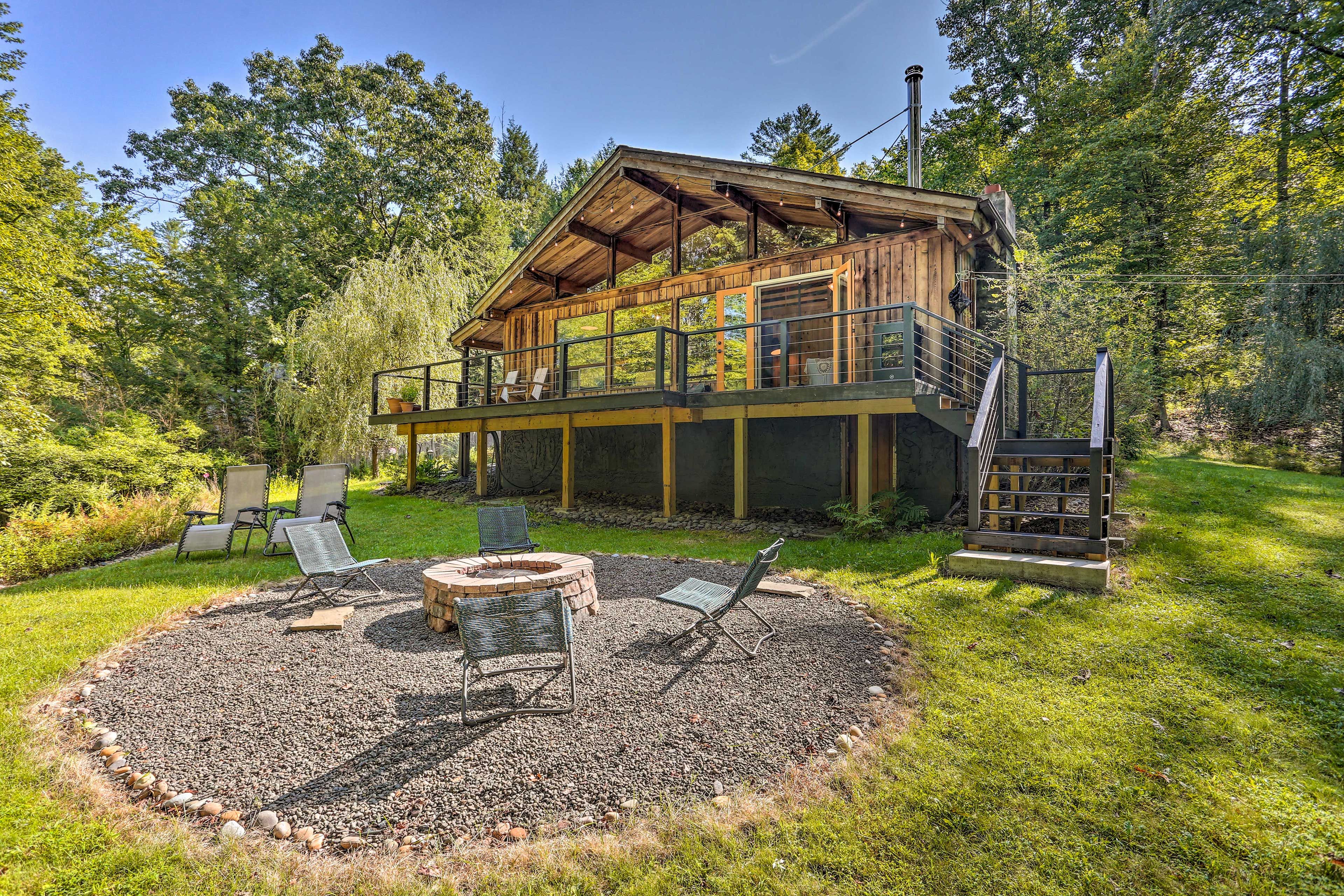 Yard | Fire Pit (Burn Ban Depending) | Wood Provided