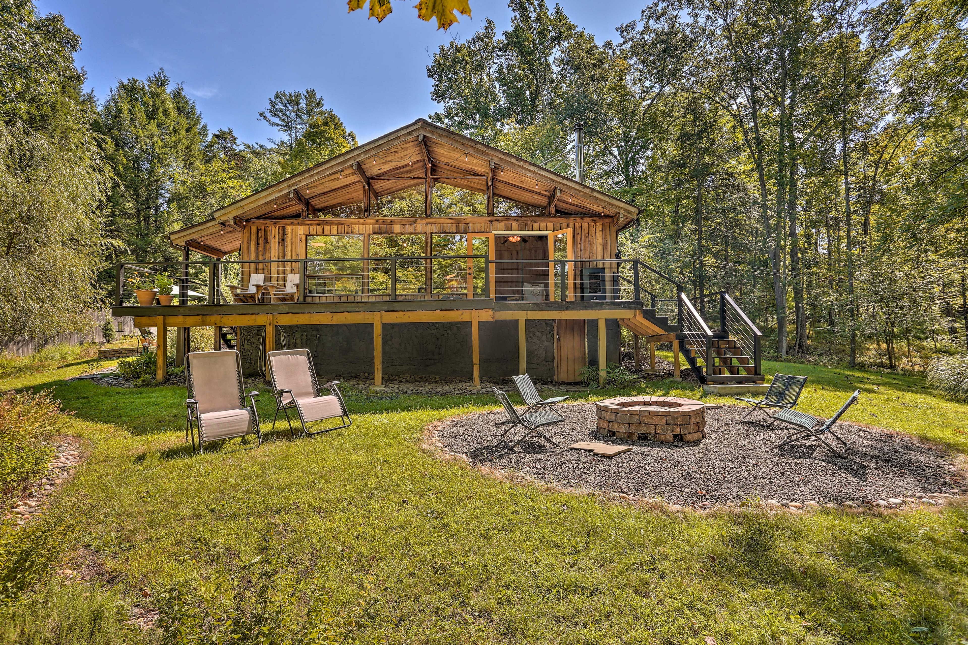 House Exterior | Fire Pit (Burn Ban Depending)