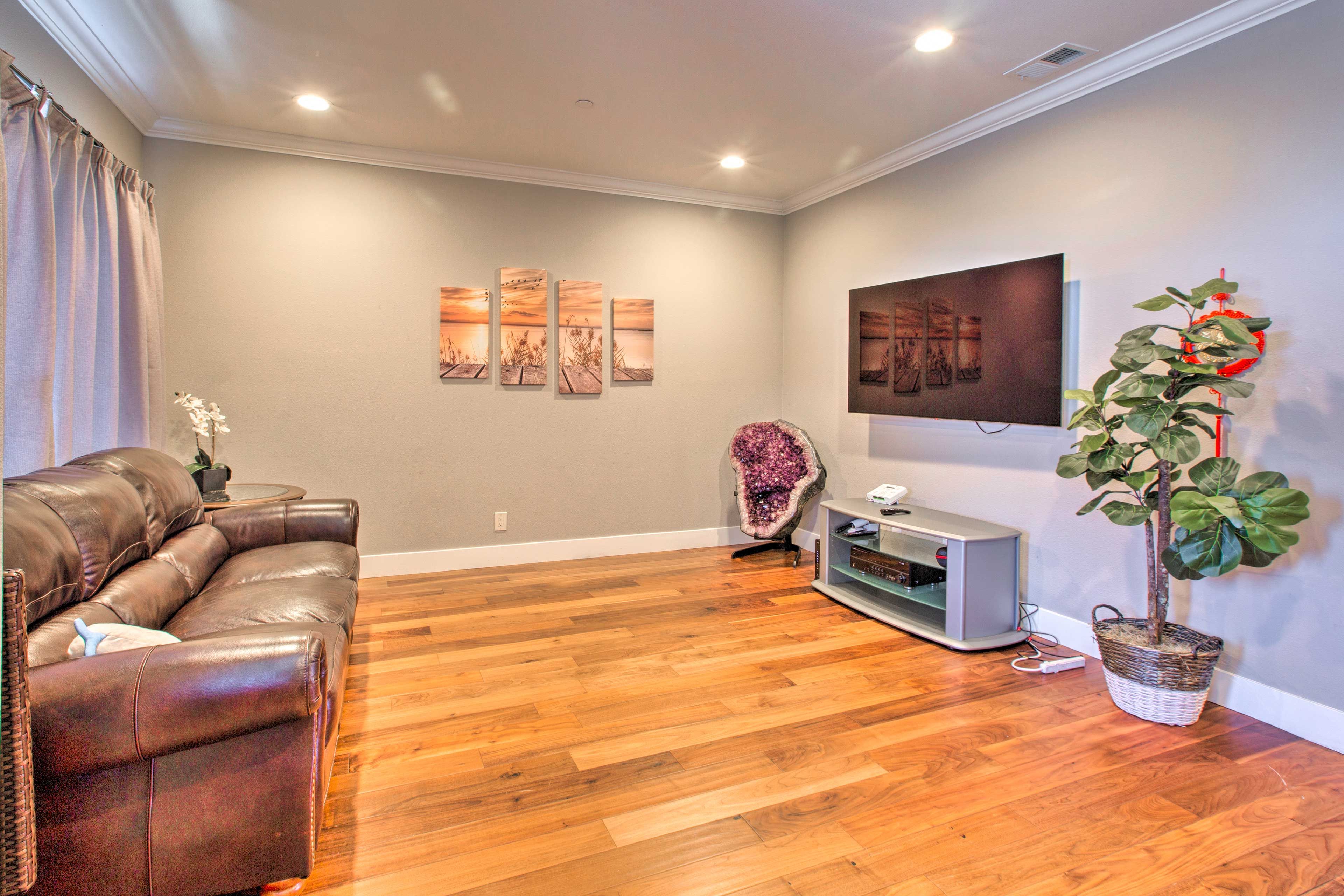 Additional Living Space | Smart TV w/ Netflix