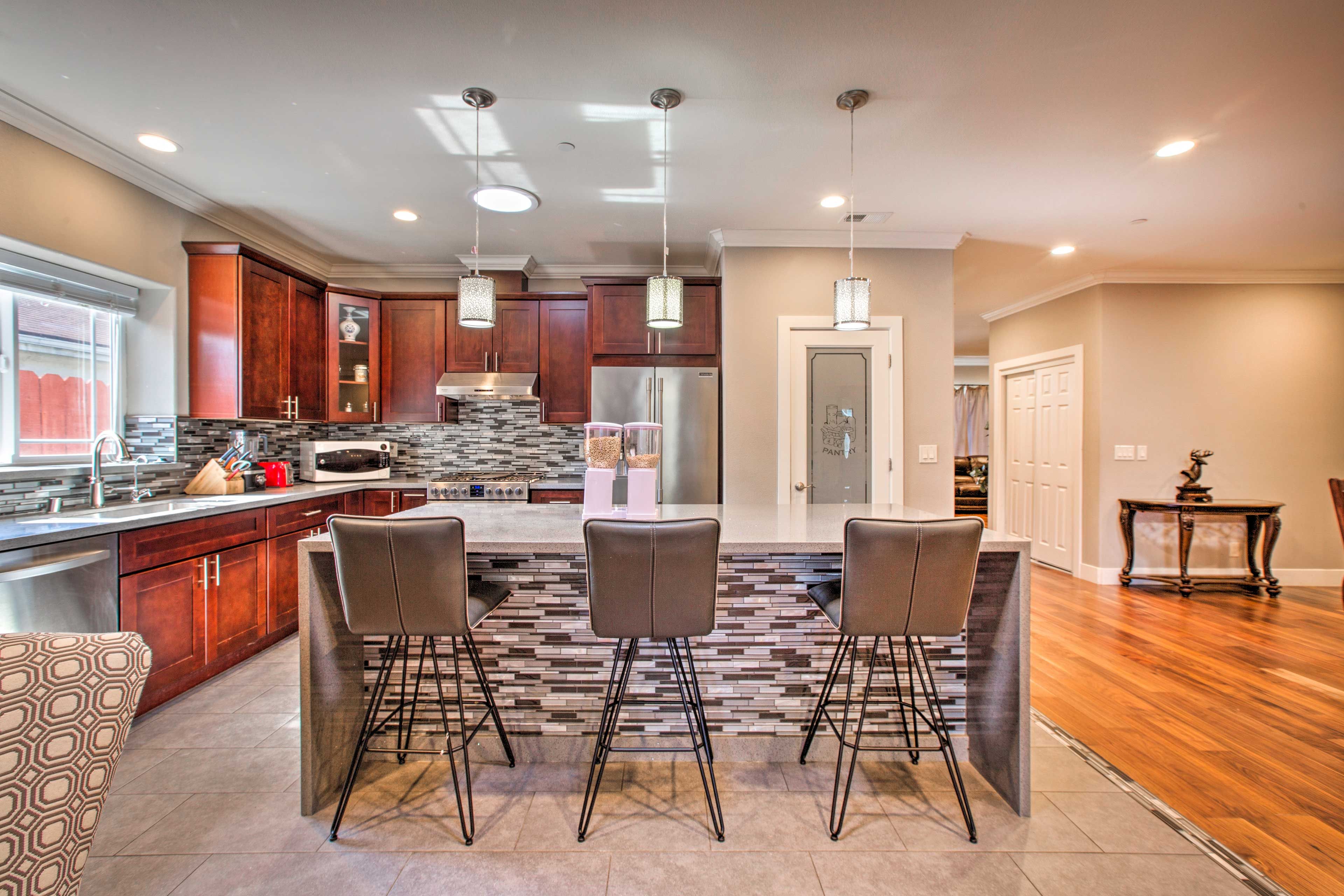 Fully Equipped Kitchen | Main Level | Dishwasher