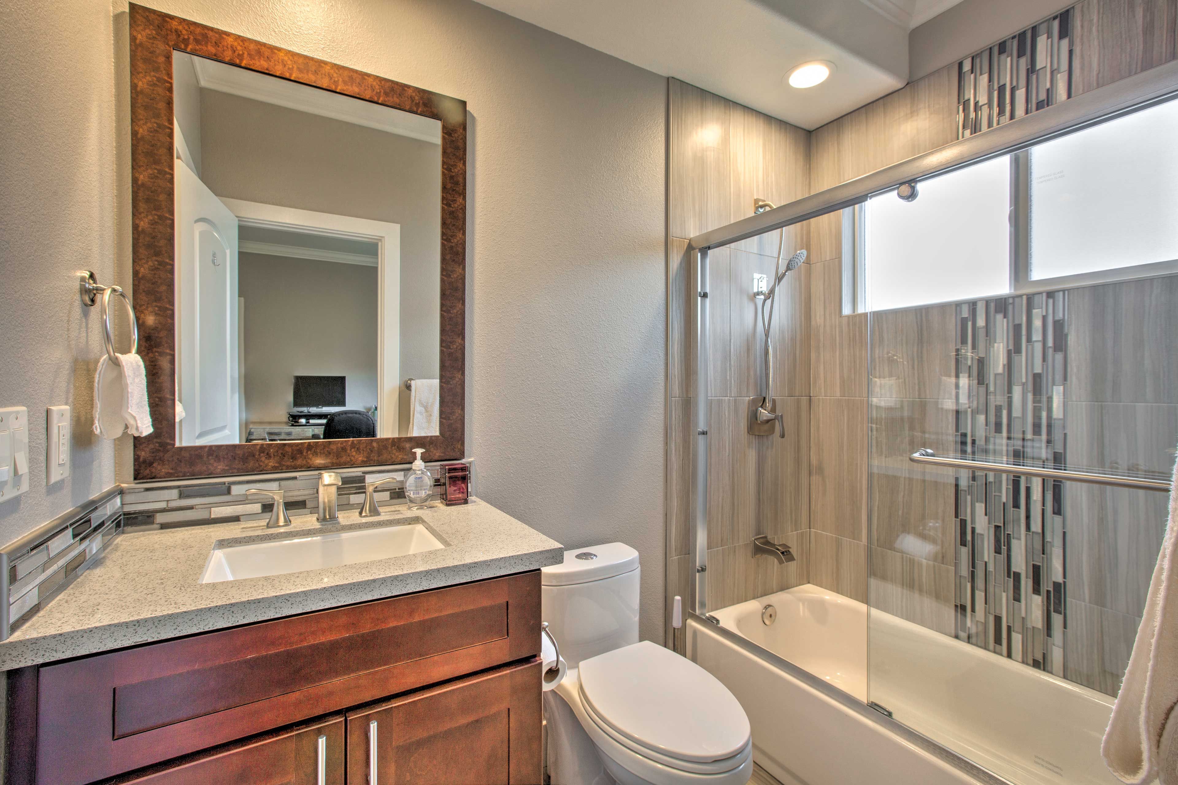 En-Suite Bathroom | Main Level | Complimentary Toiletries