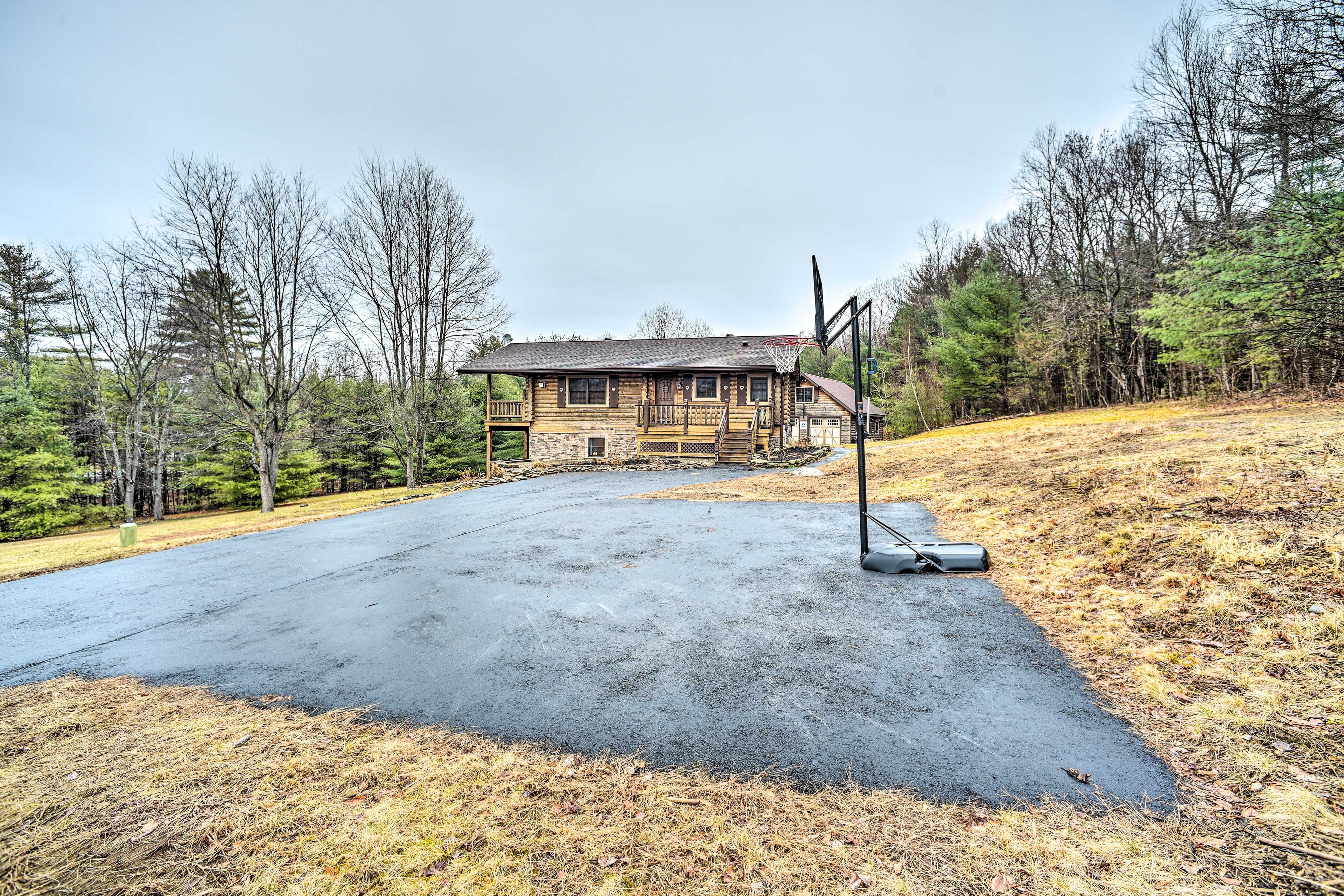Property Exterior | Basketball Court