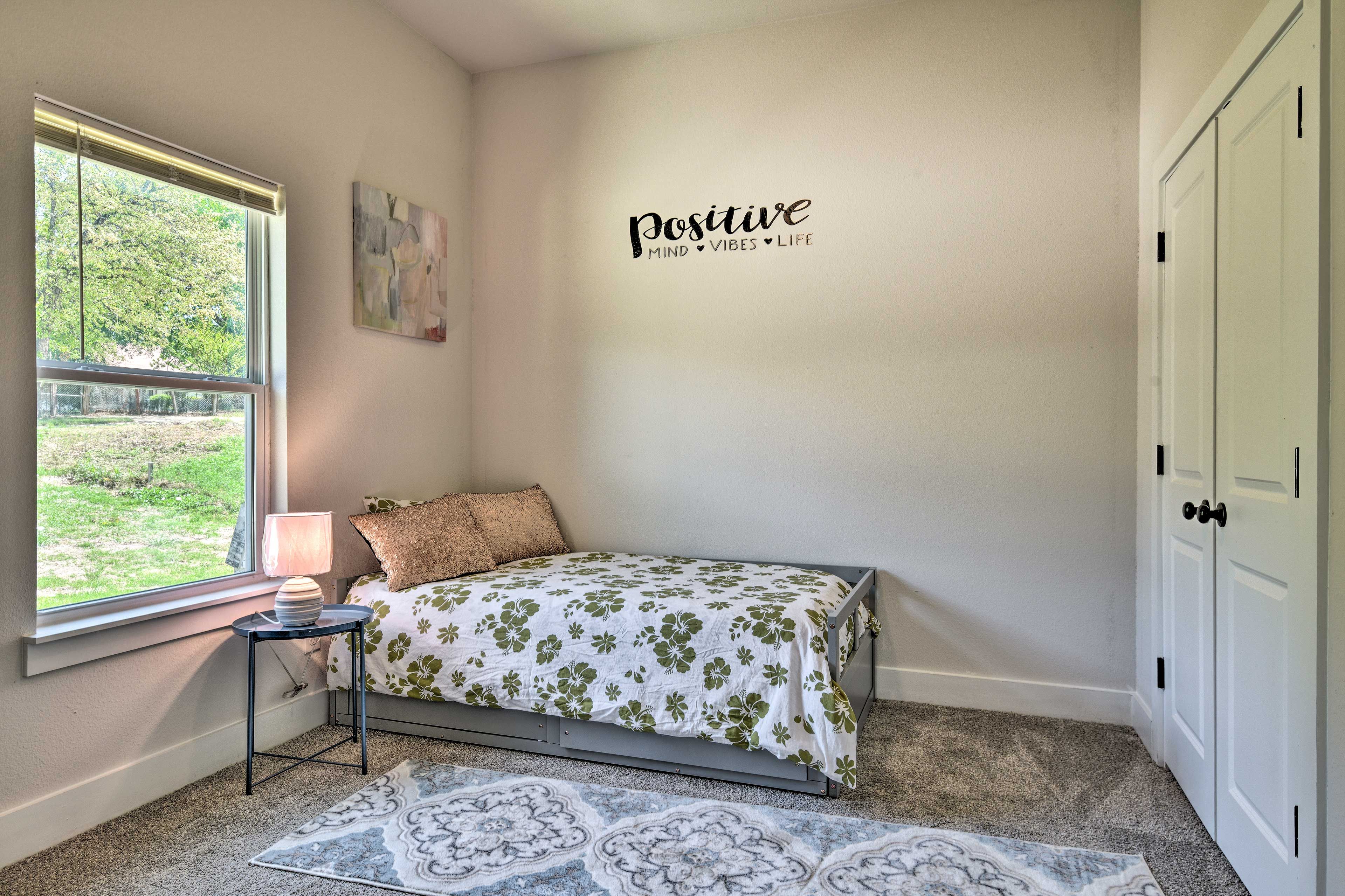 Bedroom 2 | Twin Daybed w/ Twin Trundle (Convertible to King Bed)