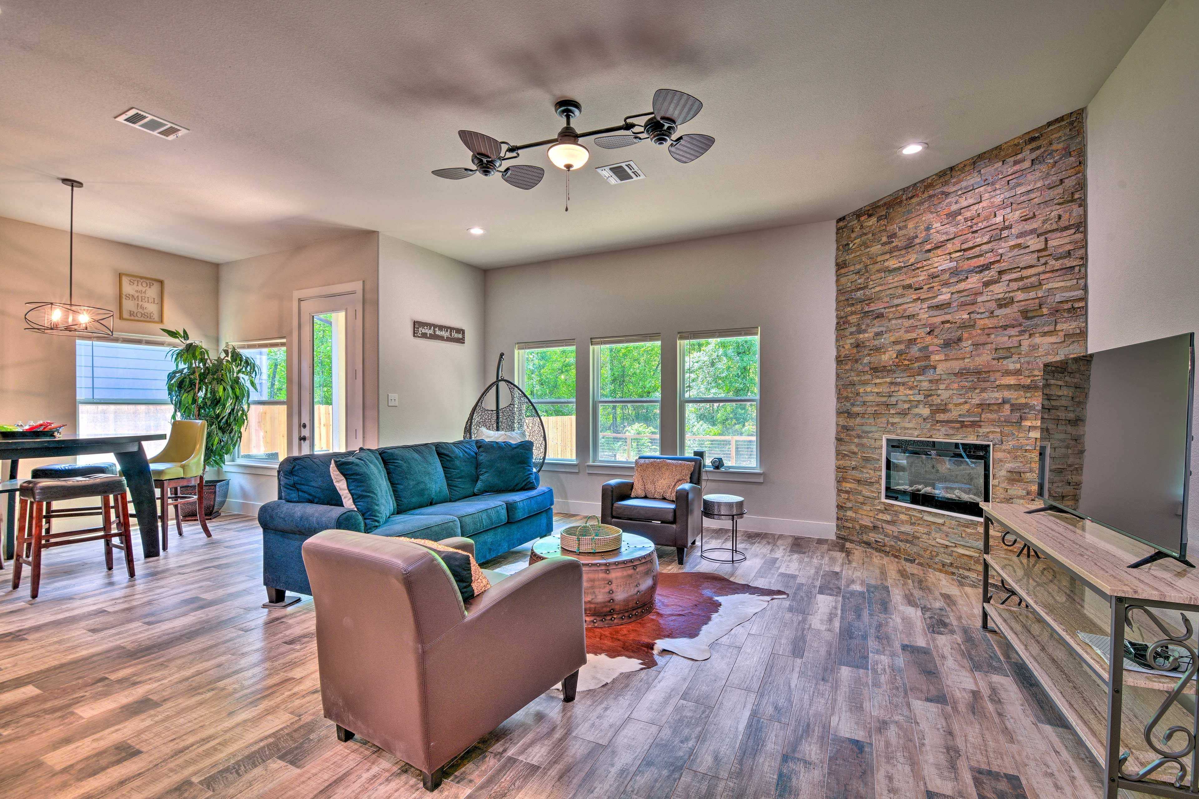 Living Room | Free WiFi