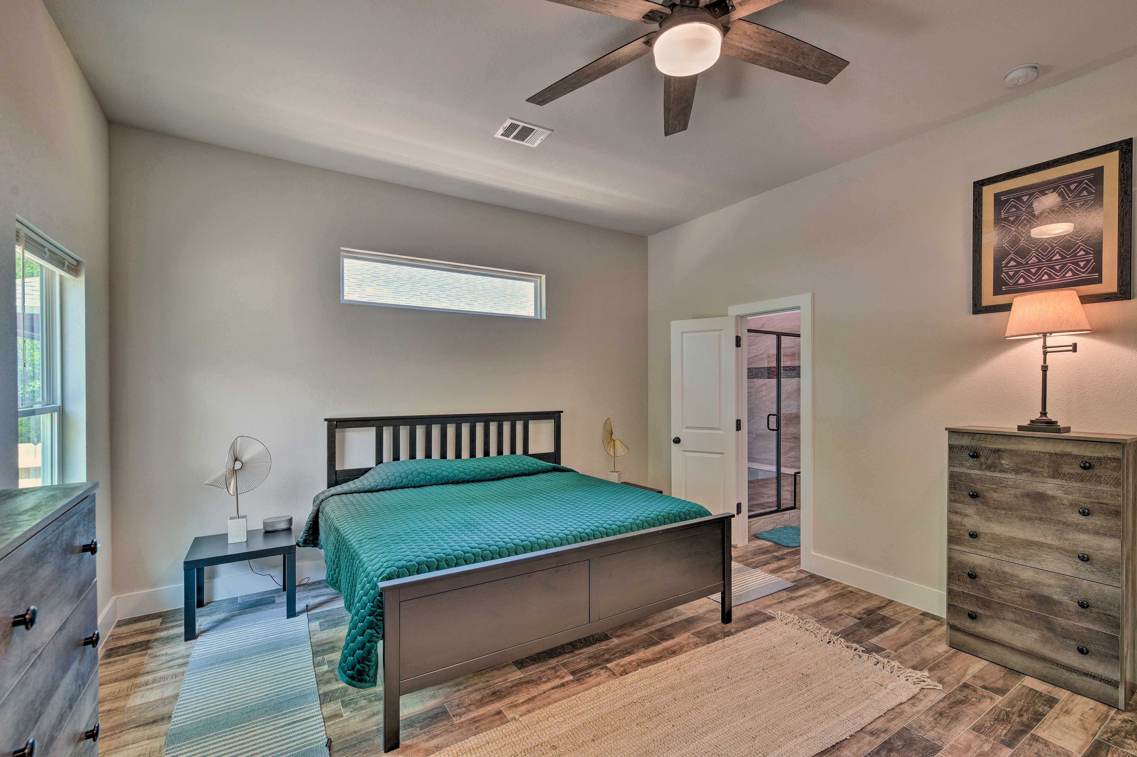 Bedroom 1 | Linens & Towels