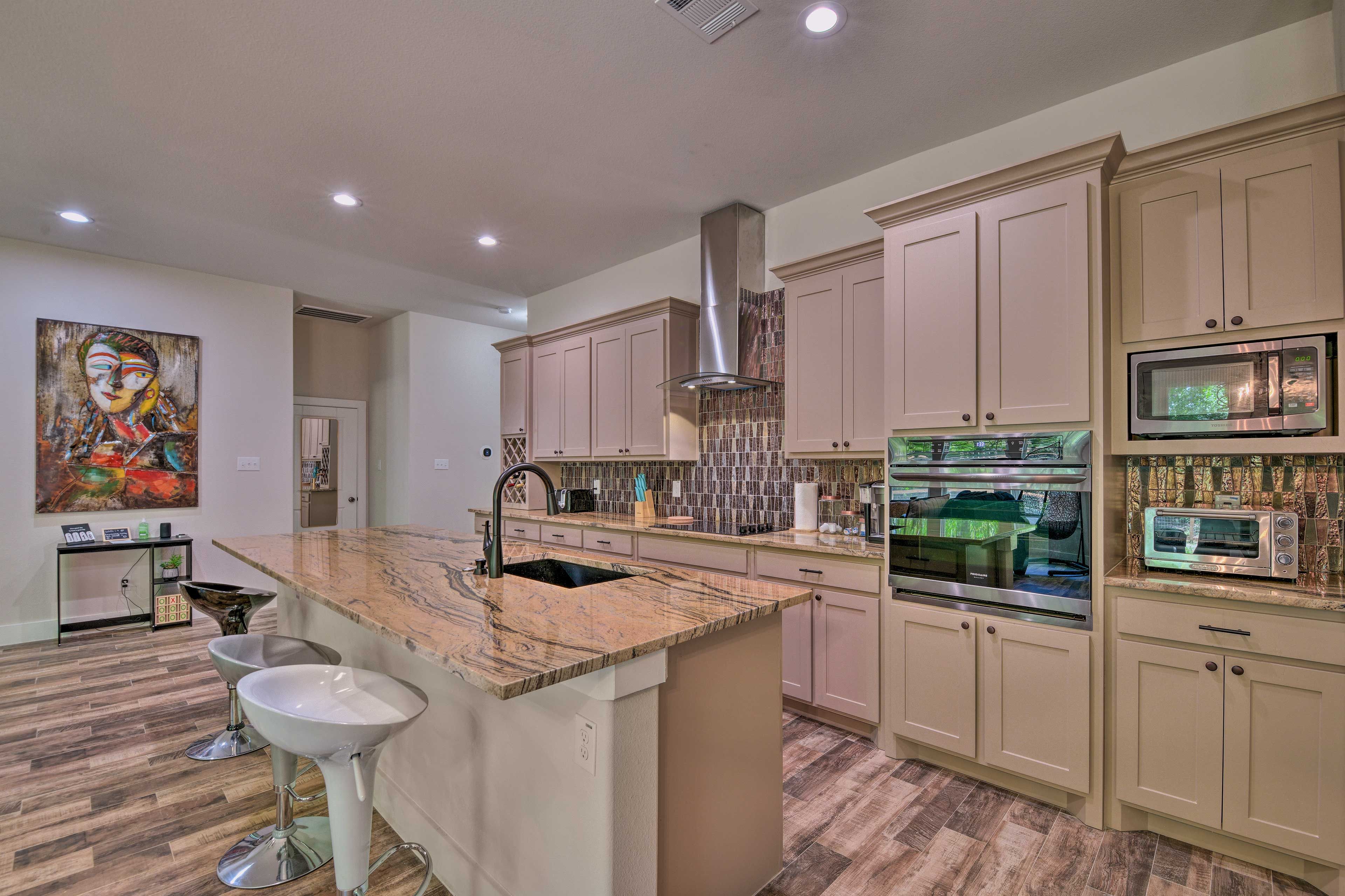Fully Equipped Kitchen | Trash Bags & Paper Towels
