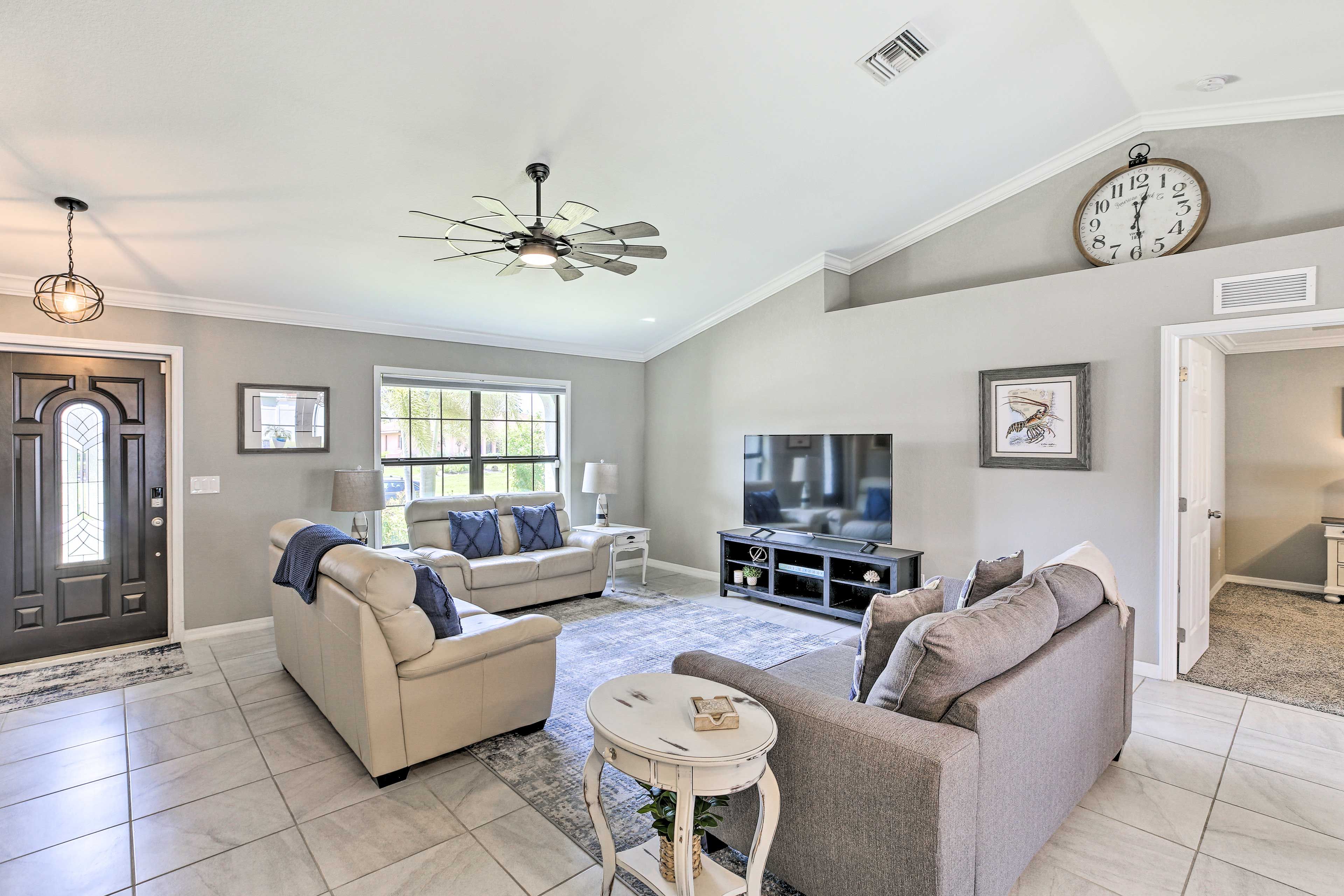 Living Room | Smart TV