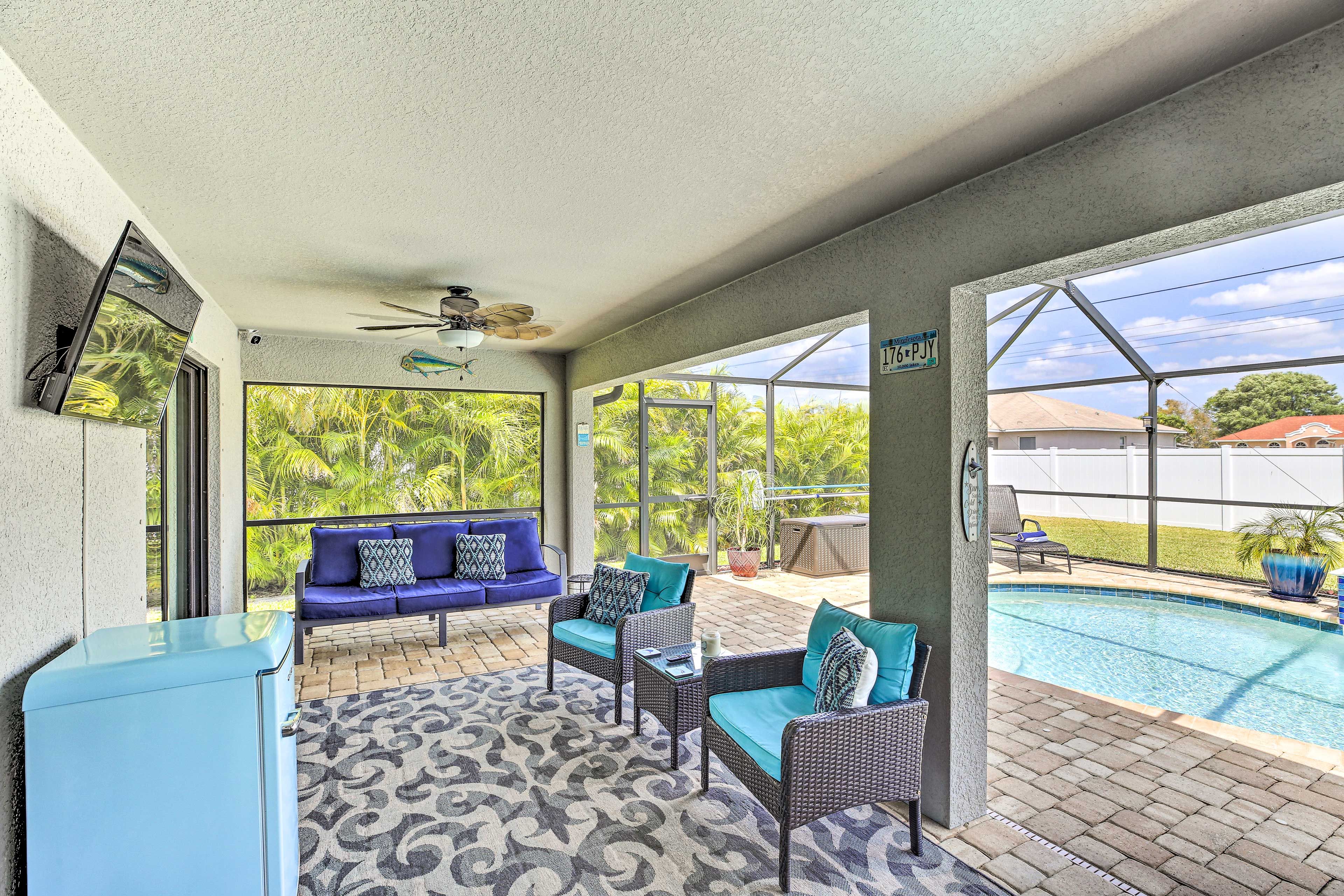 Lanai w/ Smart TV