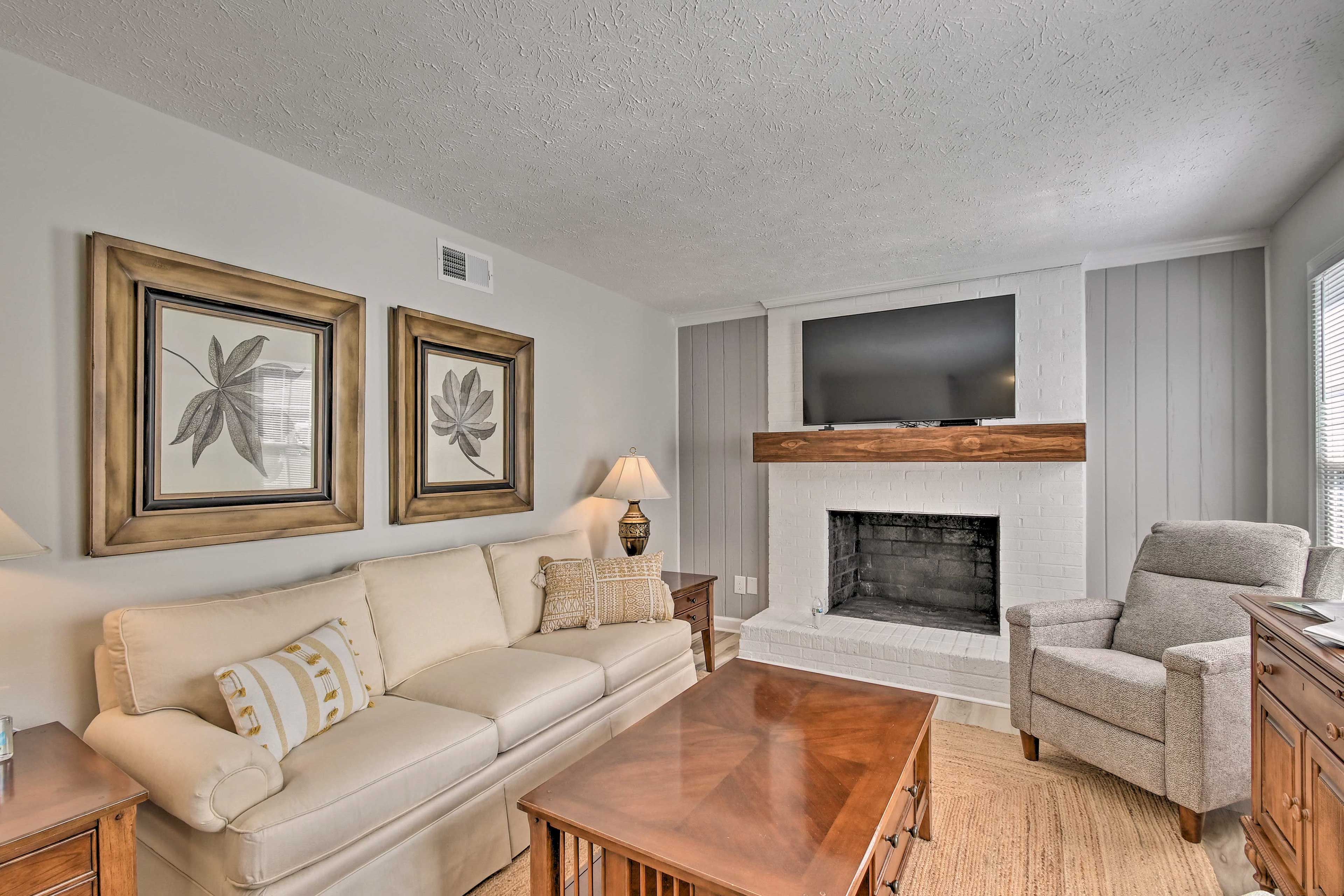 Living Room | Main Level | Free WiFi