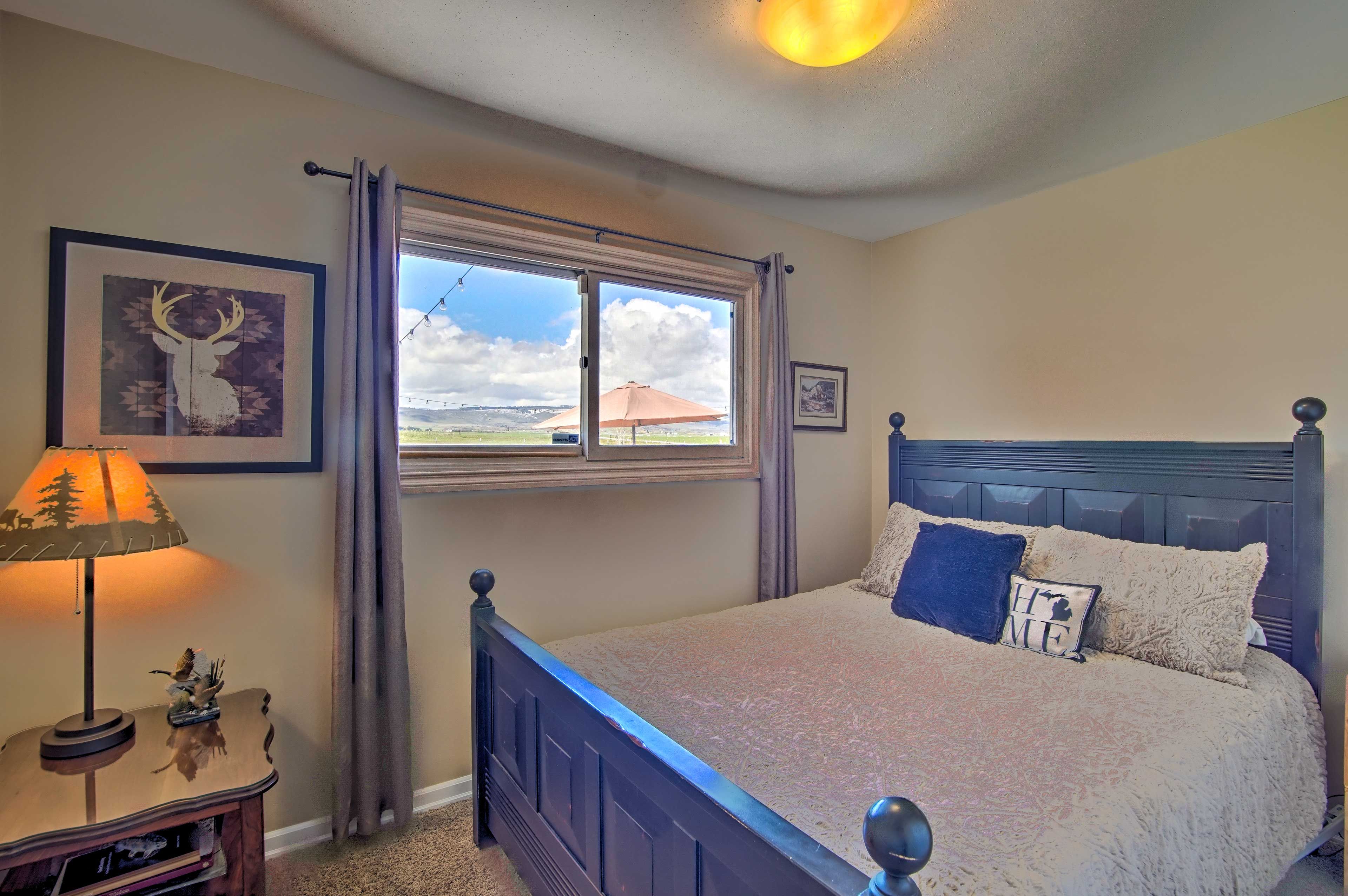 Bedroom 2 | Queen Bed